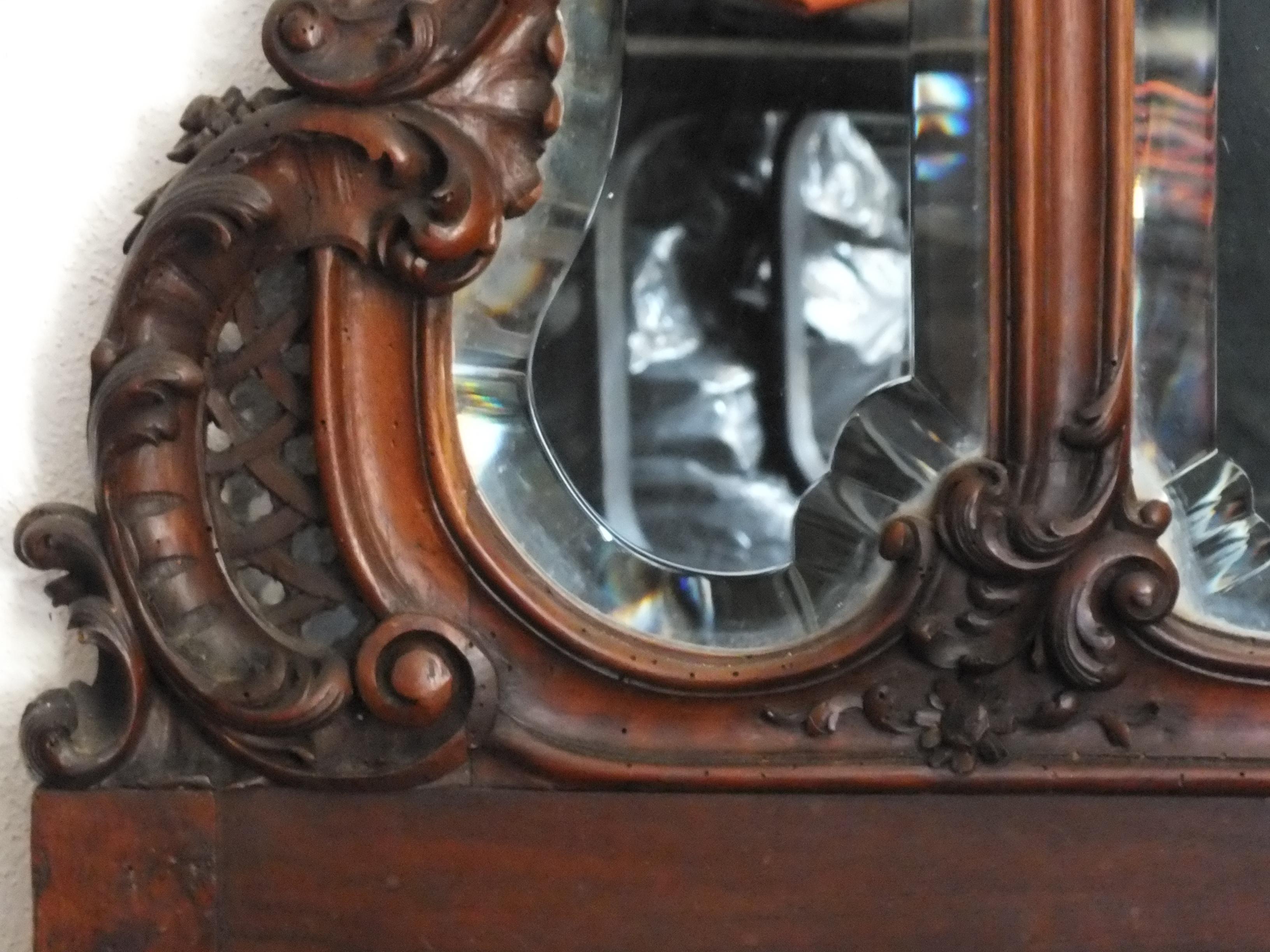 Grand miroir biseauté mural Art Noveau avec jardinière bois noyer années '900 en vente 2