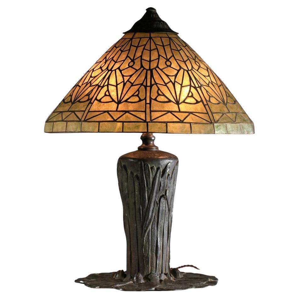 große Liberty-Tischleuchte aus patinierter Bronze mit Tiffany-Stil im Angebot