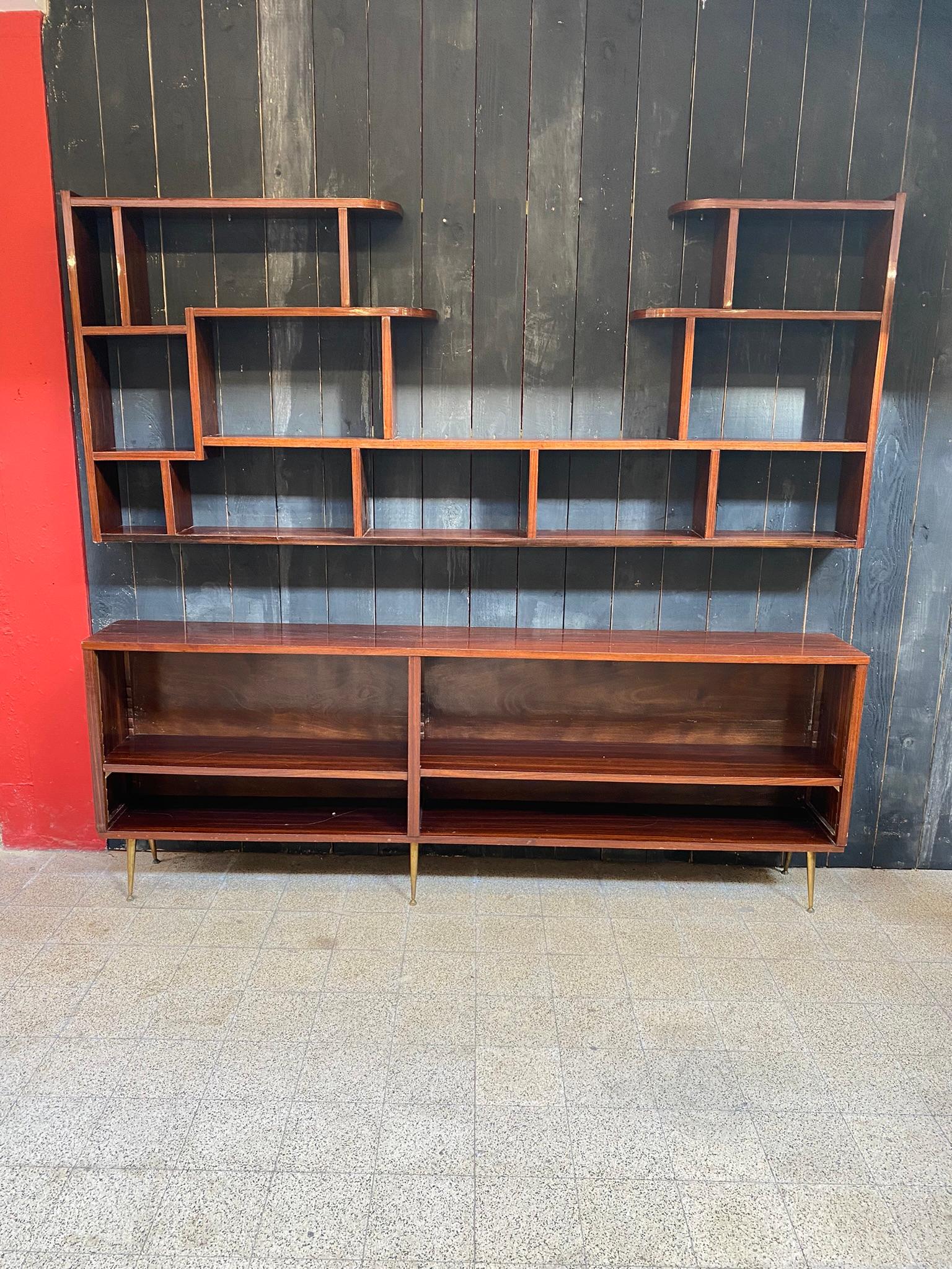 large library in walnut veneer and brass circa 1960
dimension upper part: 95x225x18 cm
dimension lower part: 82x225x30 cm
many scratches, varnish to be redone completely.