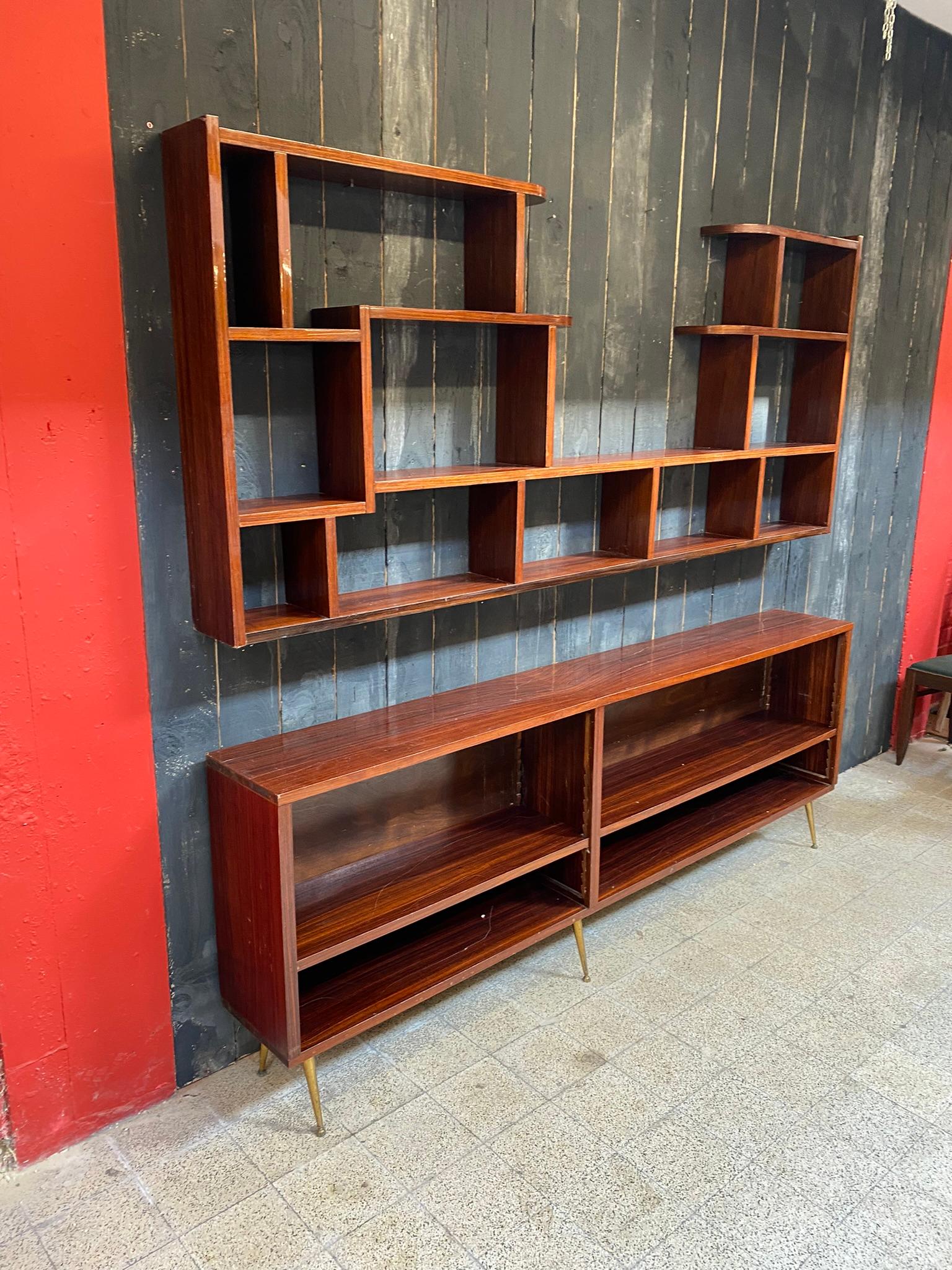 Large Library in Walnut Veneer and Brass circa 1960 In Fair Condition For Sale In Saint-Ouen, FR