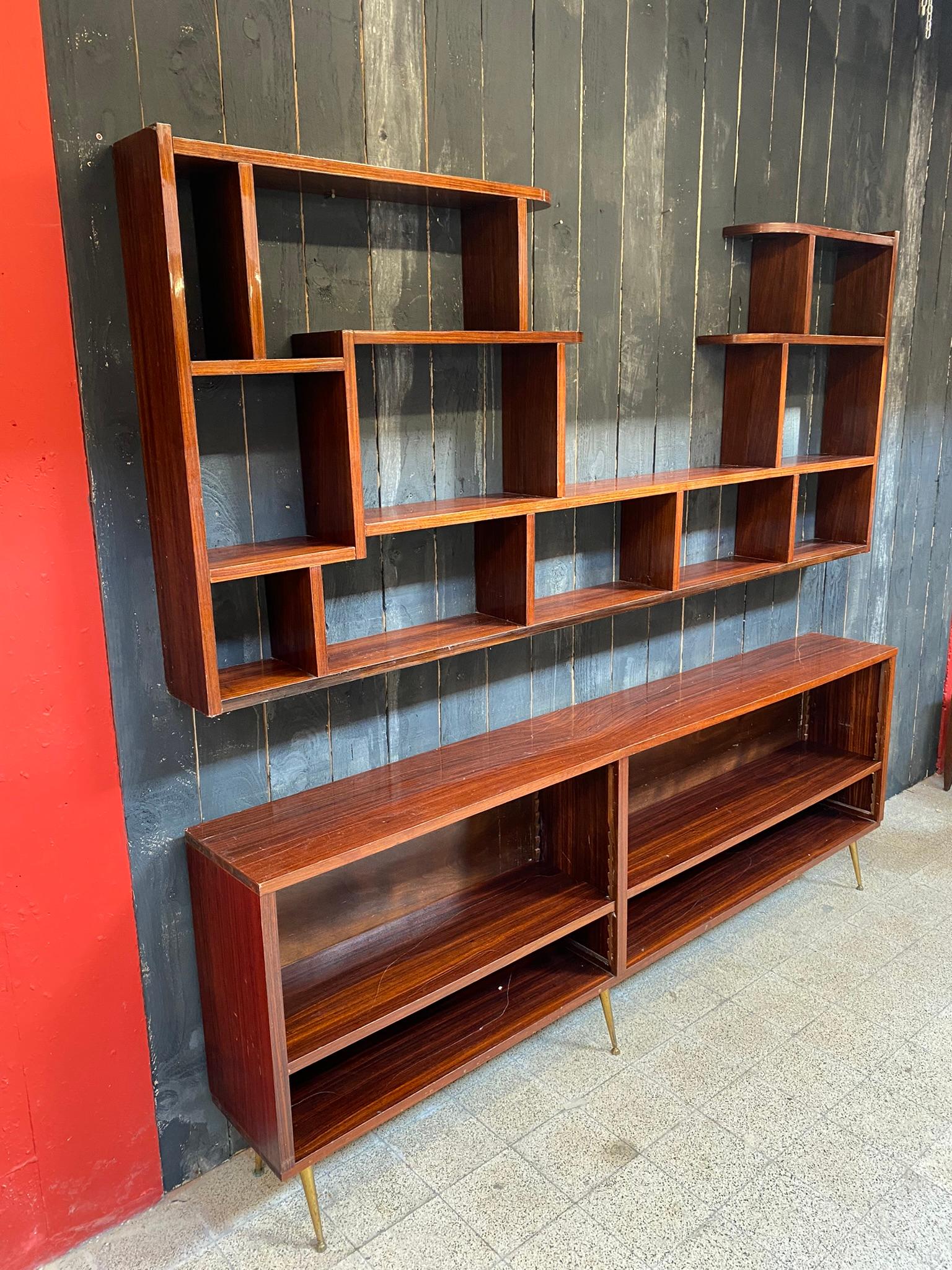Mid-20th Century Large Library in Walnut Veneer and Brass circa 1960 For Sale