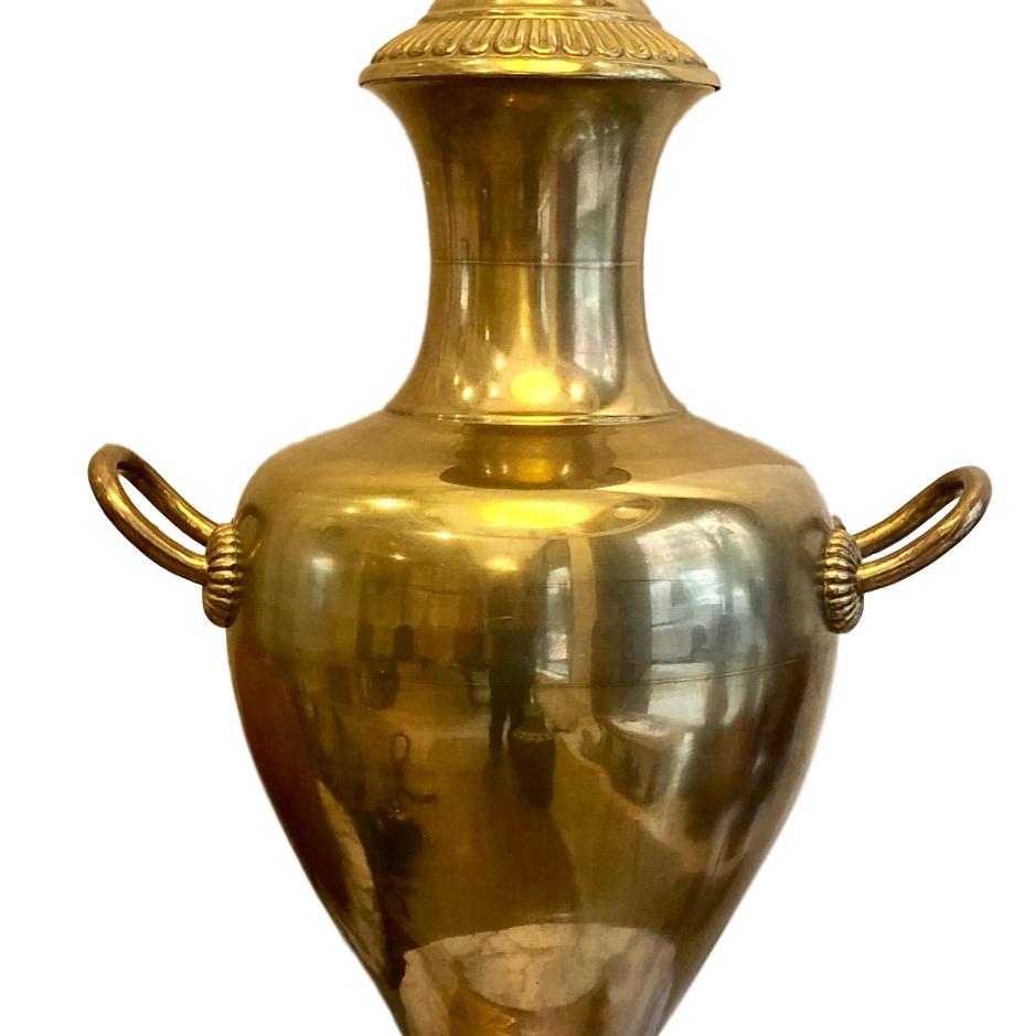 Große Vase mit Deckel (Repoussé) im Angebot