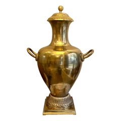 Grand vase à couvercle