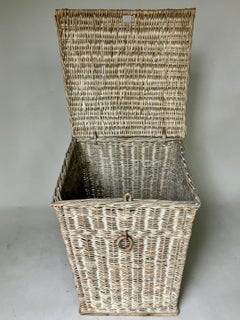 Large Lidded Woven Wicker Basket Hamper