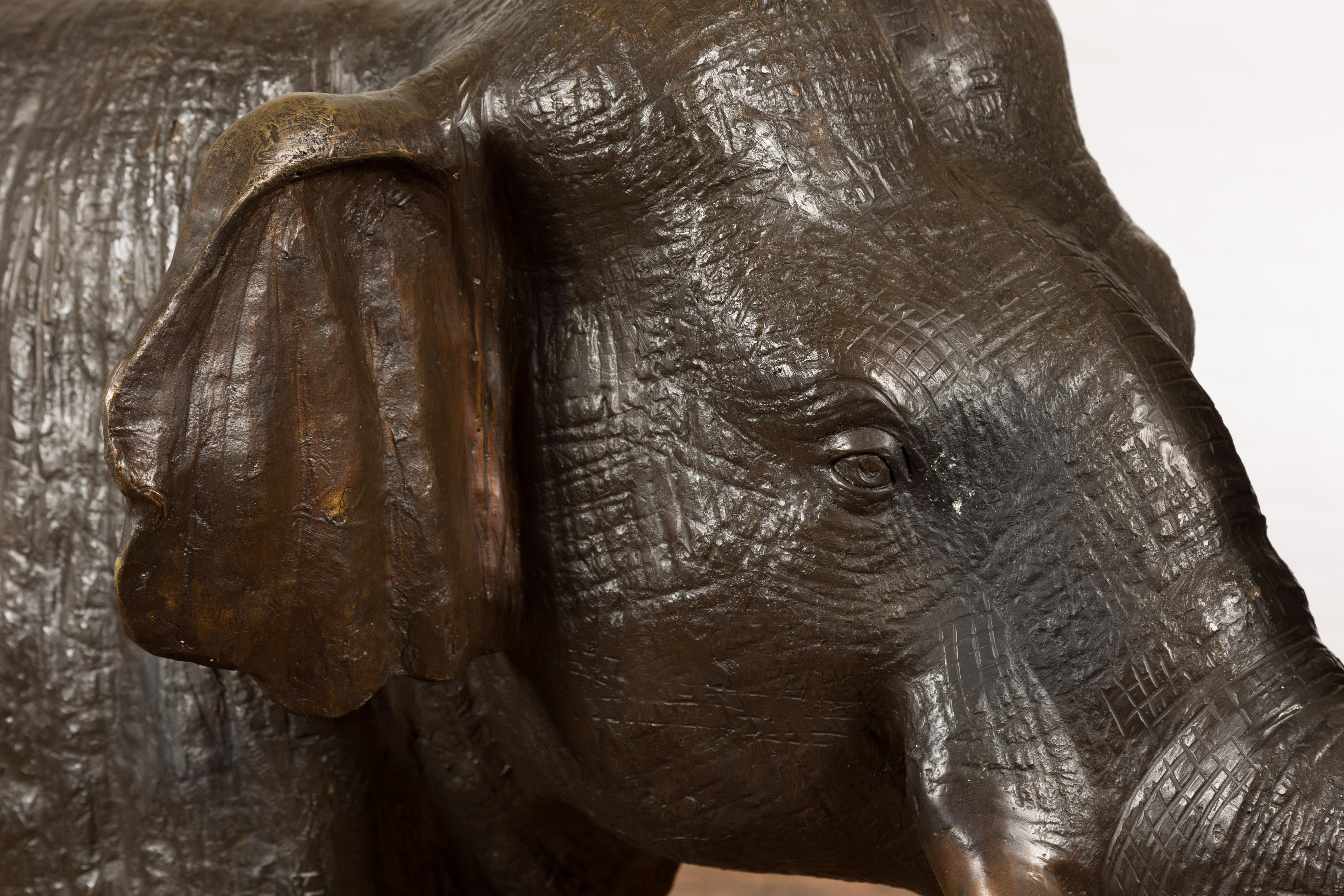 Statue de fontaine éléphant en bronze à patine foncée en vente 4