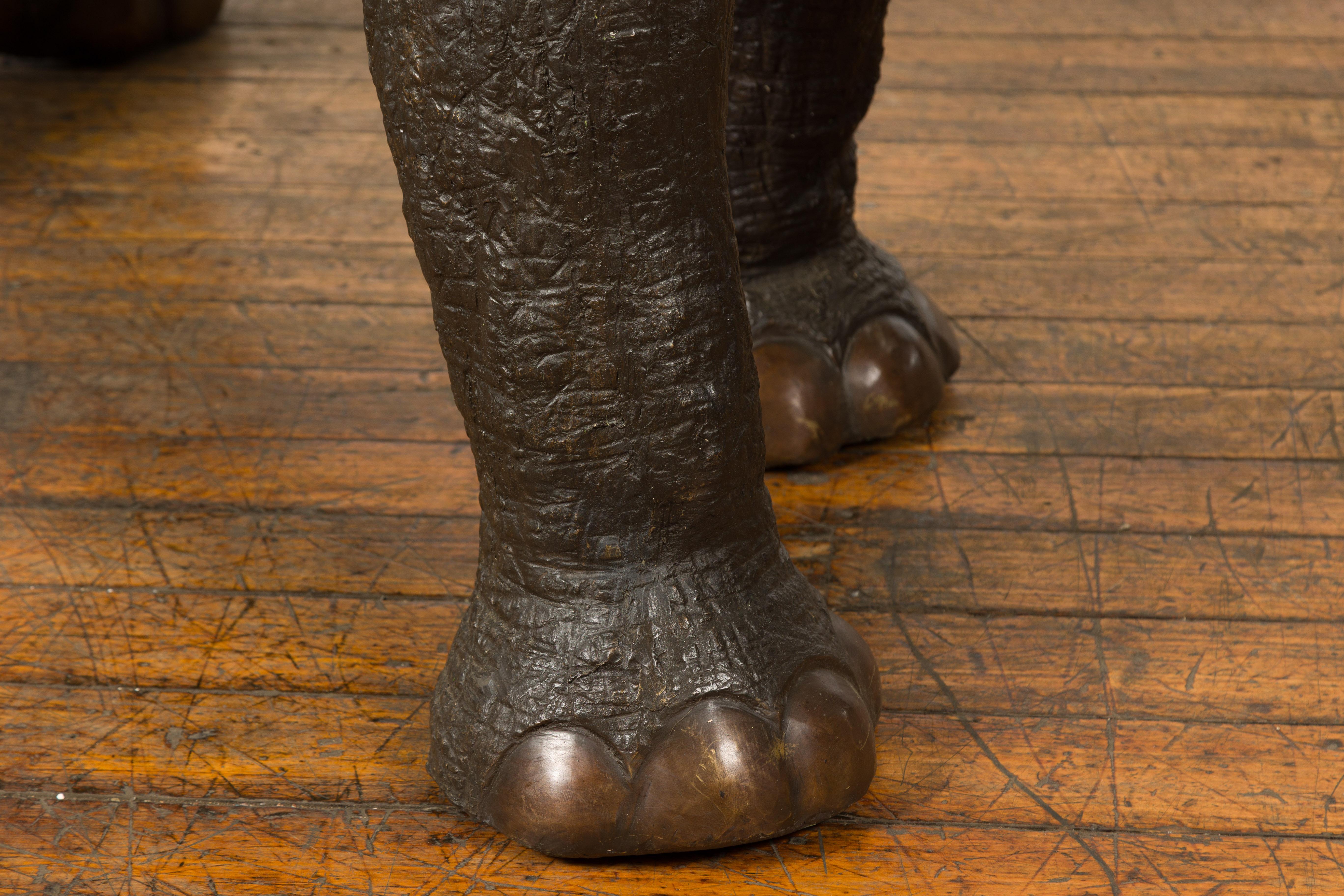 Statue de fontaine éléphant en bronze à patine foncée en vente 5