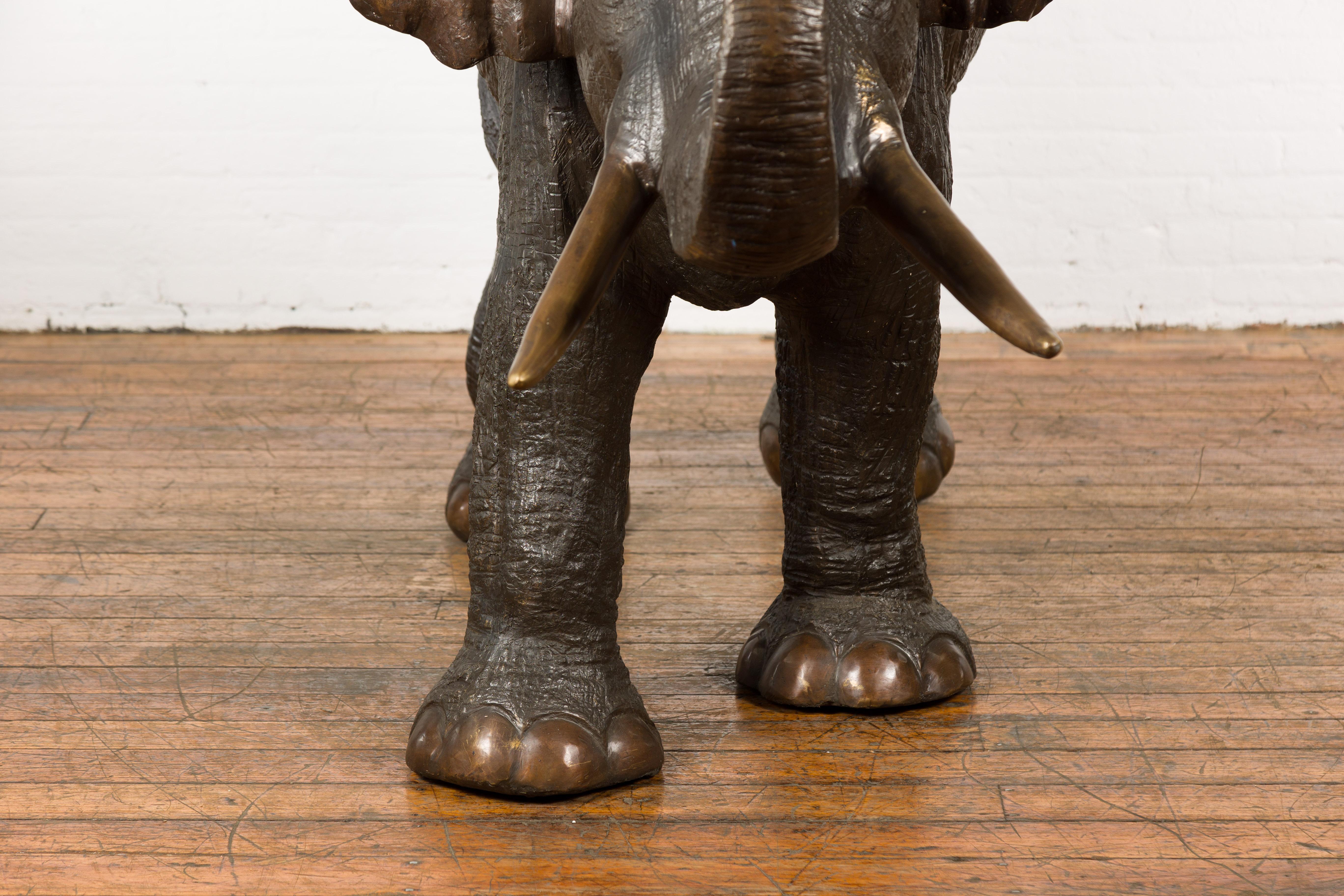 Statue de fontaine éléphant en bronze à patine foncée en vente 8