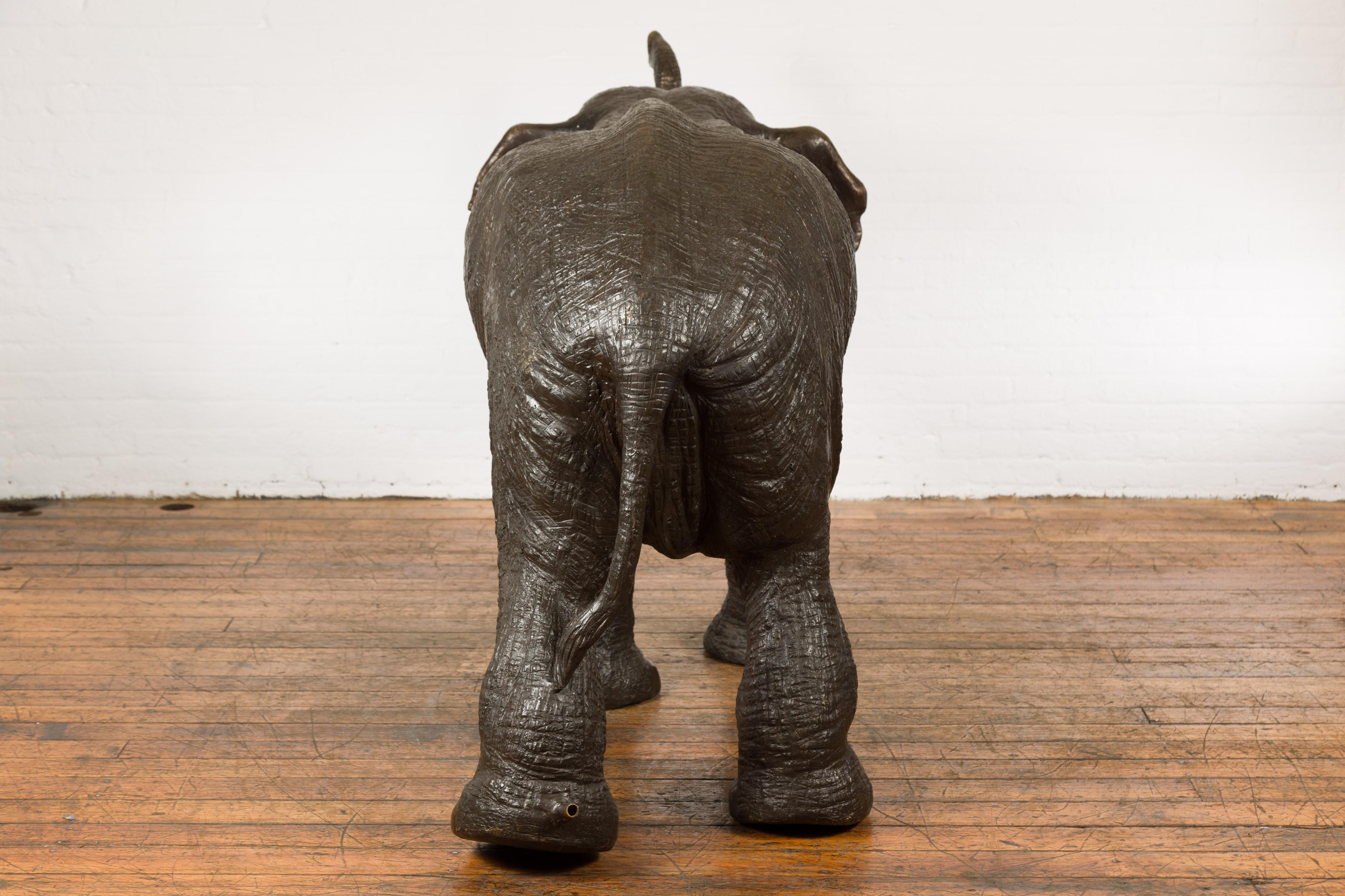Statue de fontaine éléphant en bronze à patine foncée en vente 12