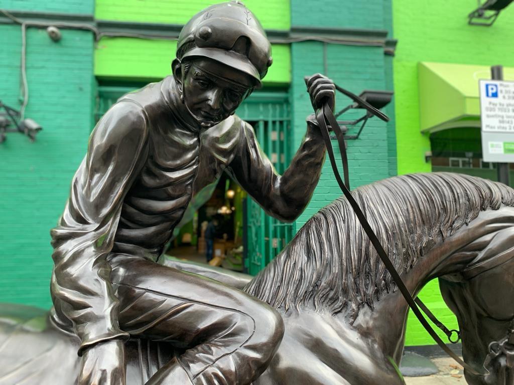 Large Life-Size Bronze Horse and Jockey Statue, 20th Century For Sale 1