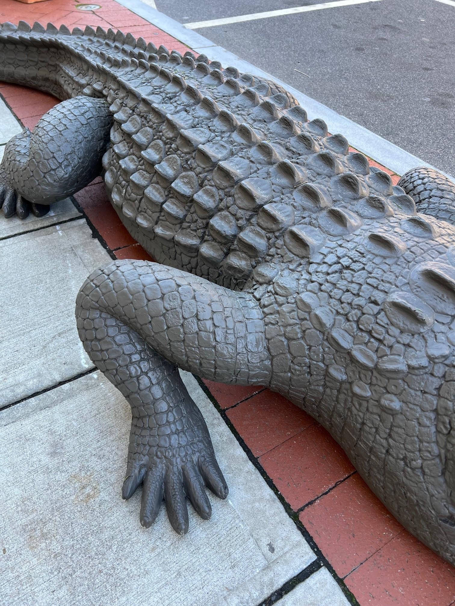 Grand alligator américain en fibre de verre grandeur nature en vente 4
