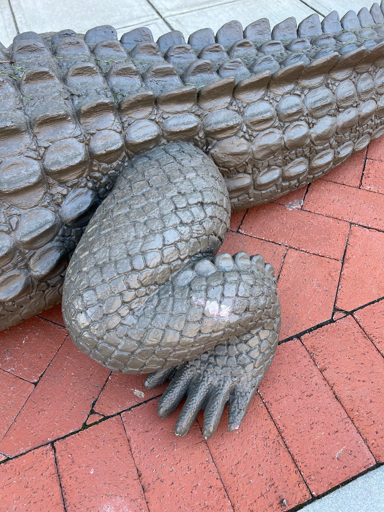 Grand alligator américain en fibre de verre grandeur nature en vente 1