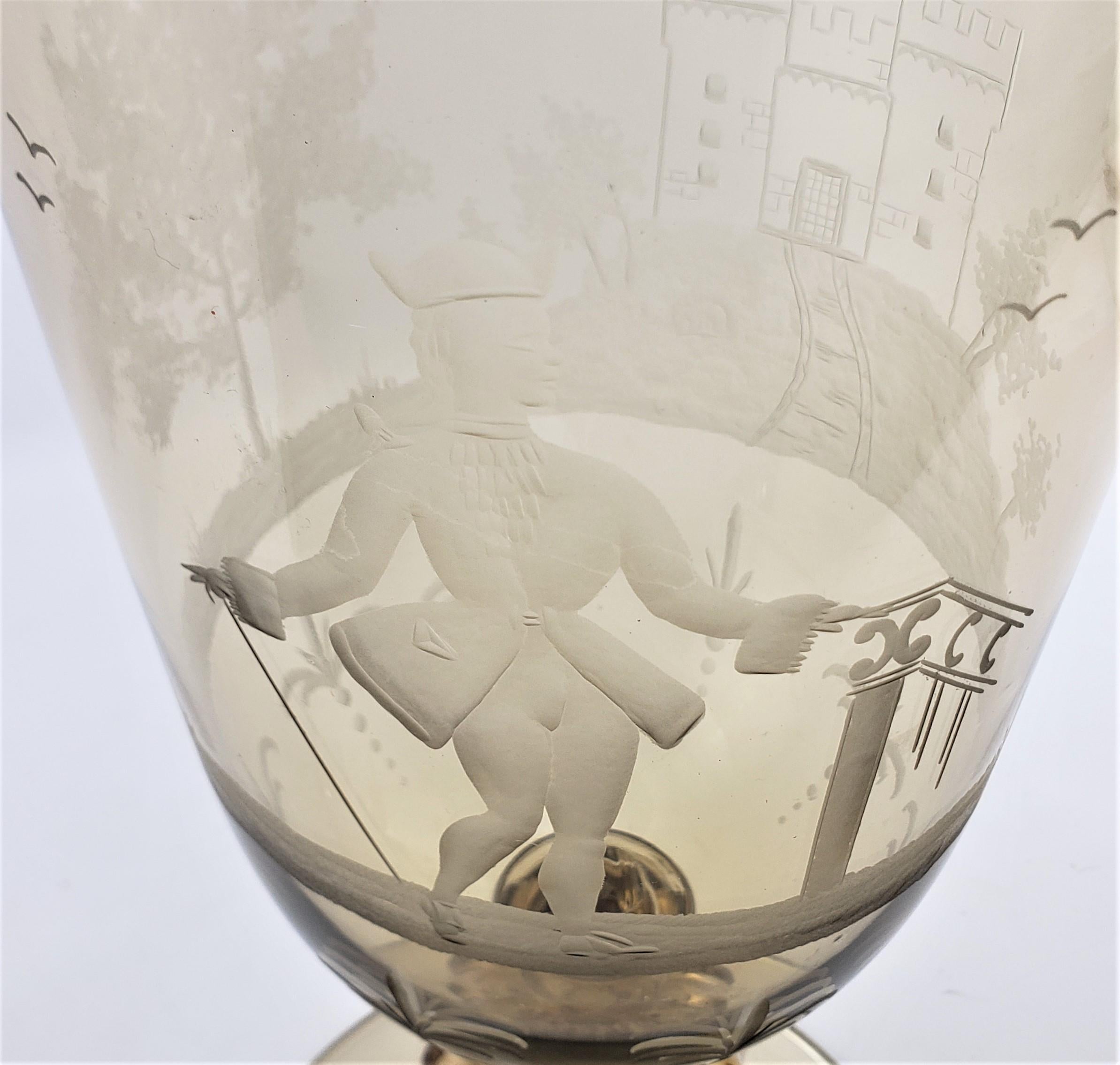 Große Vase oder Tafelaufsatz aus hellem Bernstein im italienischen Schliff und geätztem Glas in Form einer Kette (20. Jahrhundert) im Angebot