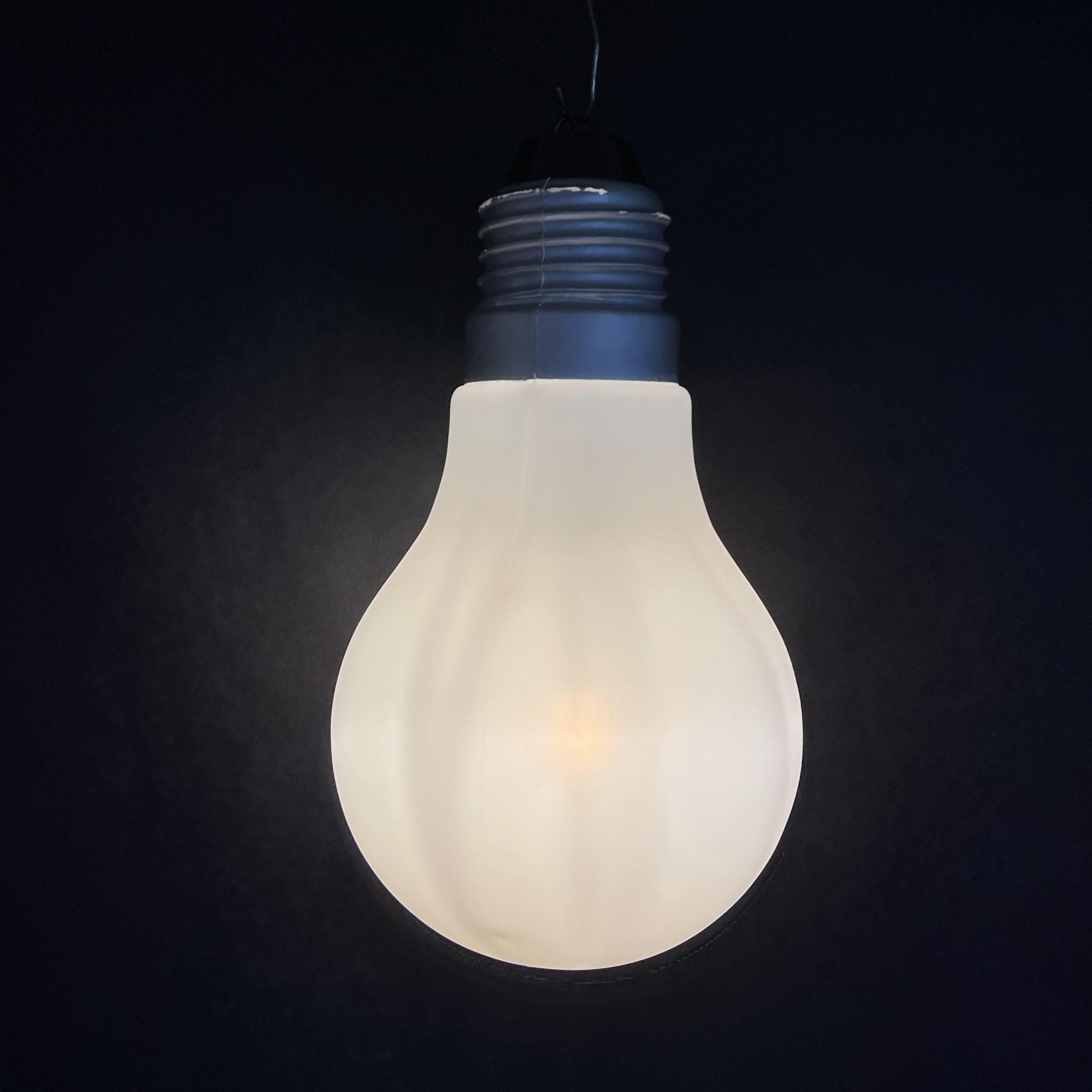 20ième siècle Grande ampoule suspendue Bulb d'Ingo Maurer pour M Design en vente