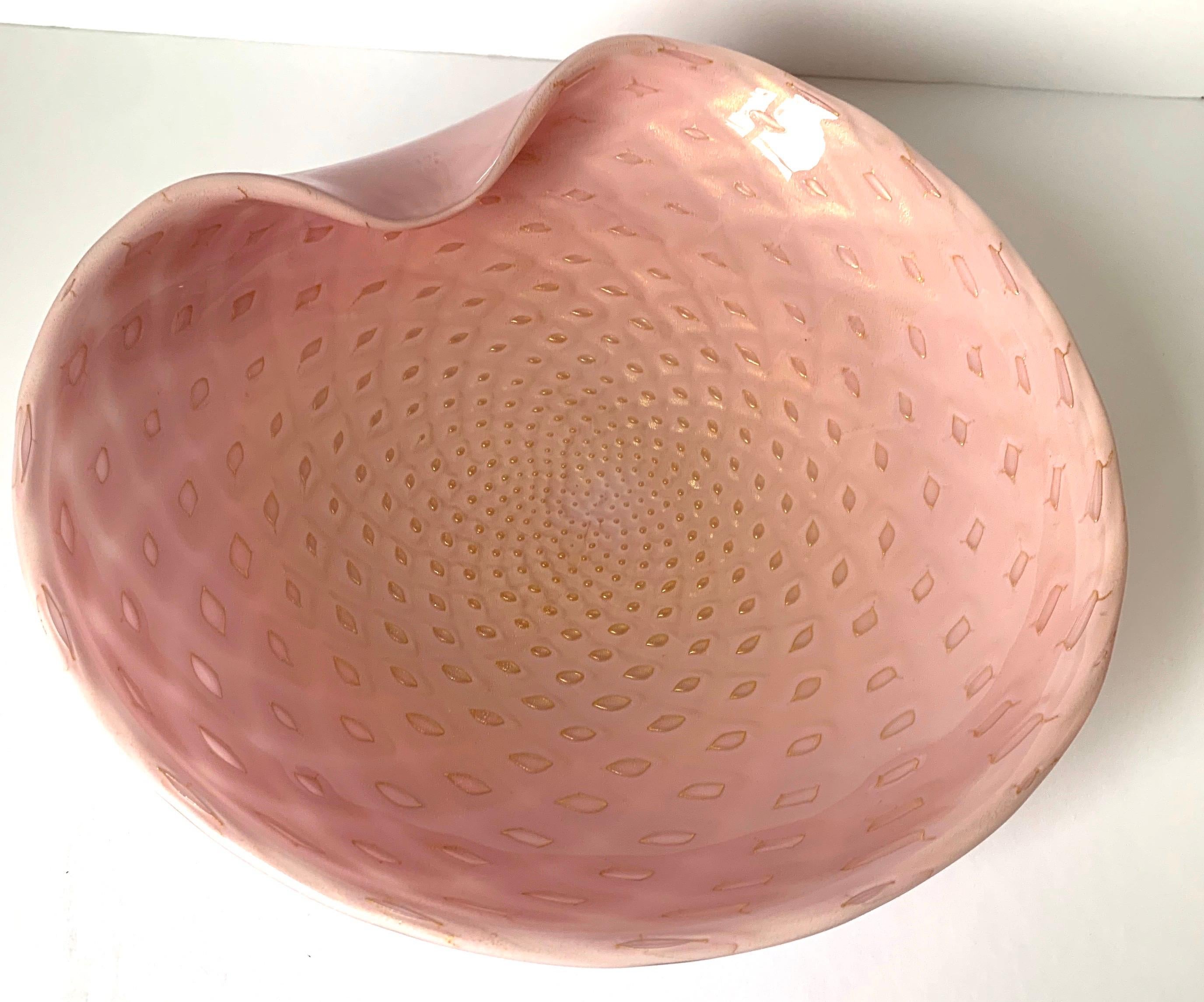Large midcentury Murano glass ashtray by Barbini. Light pink with all-over bullicante (controlled bubbles) and gold flecks.