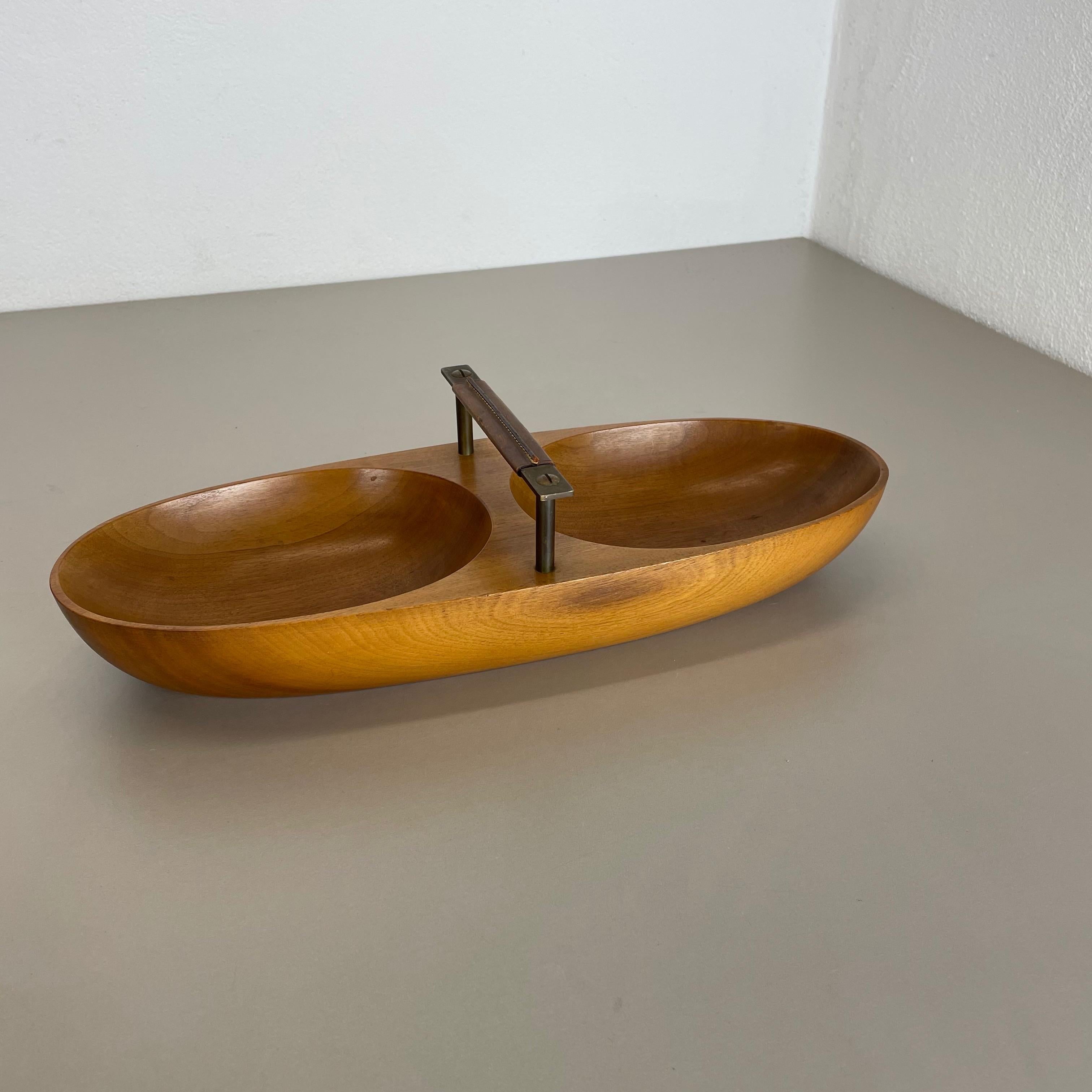 Large Light Teak Bowl with Brass and Leather Handle by Carl Auböck Austria, 1950 In Good Condition For Sale In Kirchlengern, DE