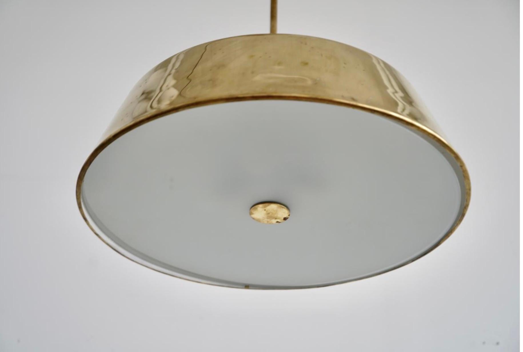 Metà XX secolo Grande pendente per illuminazione di Paavo Tynell. in vendita