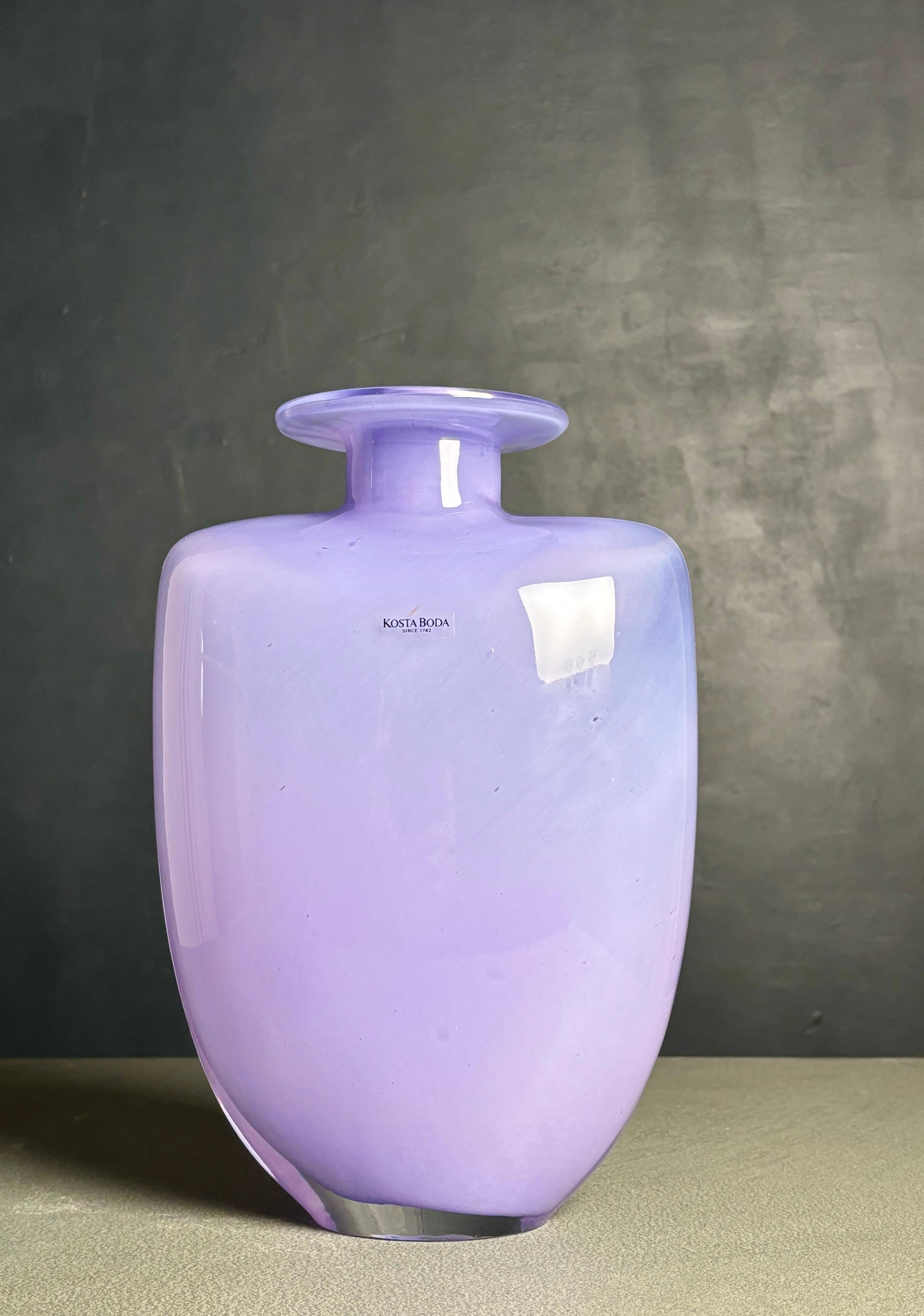 Large Lilac Kosta Boda Art Glass Vase by Kjell Engman, 1980s For Sale 3