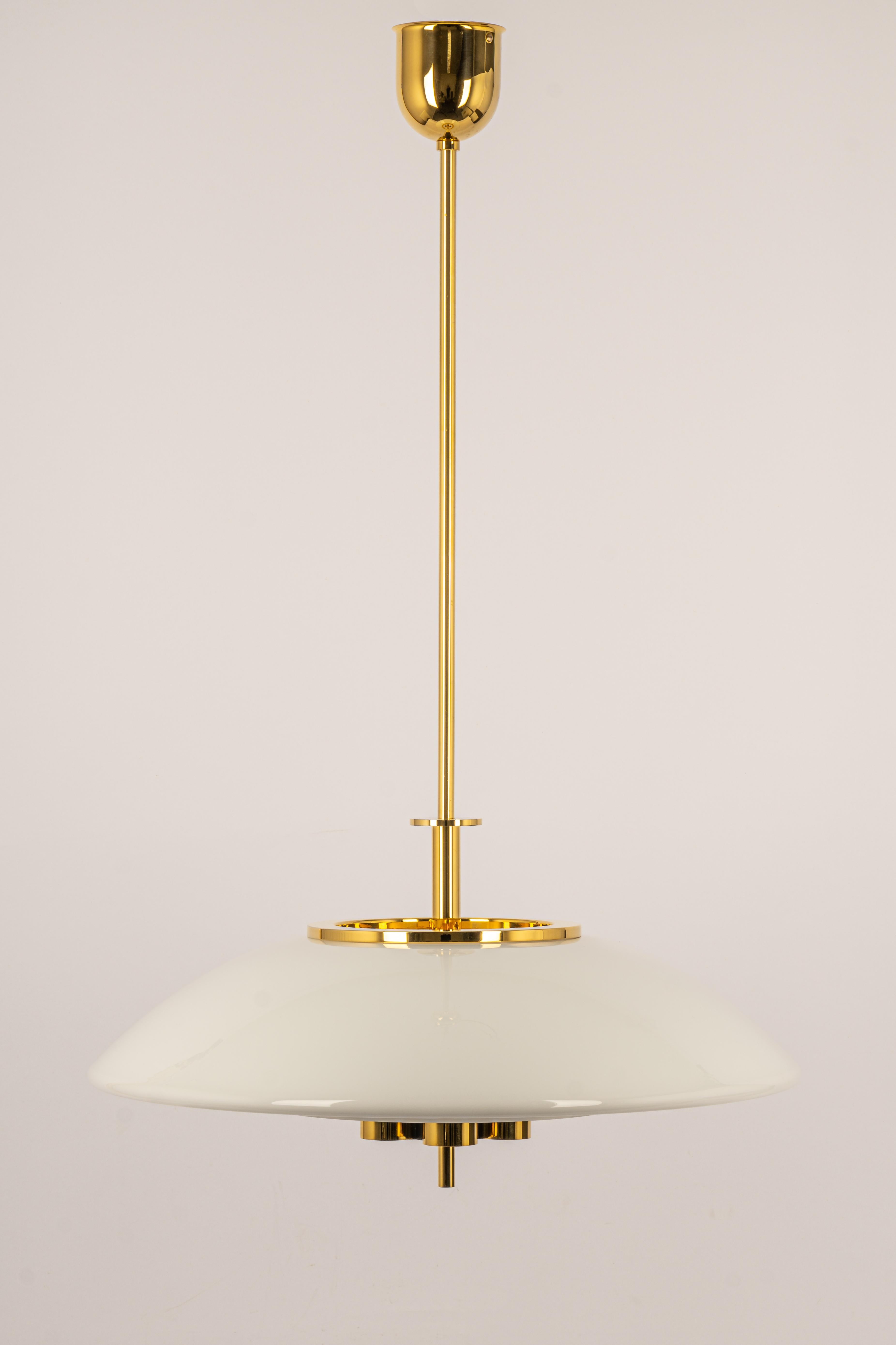 Large Opal glass (hand-made) pendant light, manufactured by Limburg, Germany, circa 1980-1989.

Sockets: 4 x E27 standard bulbs.
Light bulbs are not included. It is possible to install this fixture in all countries (US, UK, Europe, Asia,