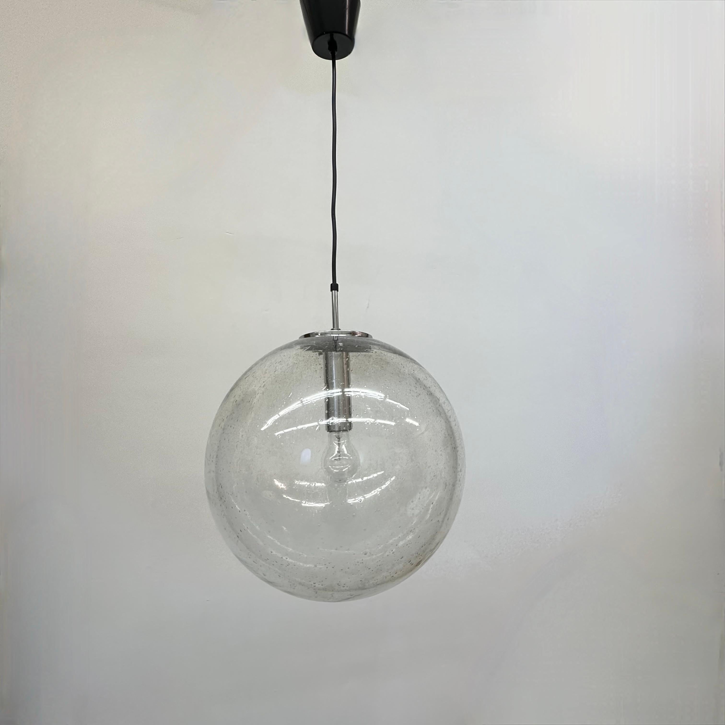 Grande lampada a sospensione a globo di Limburg Glashütte Limburg anni '70 Germania in vendita 8