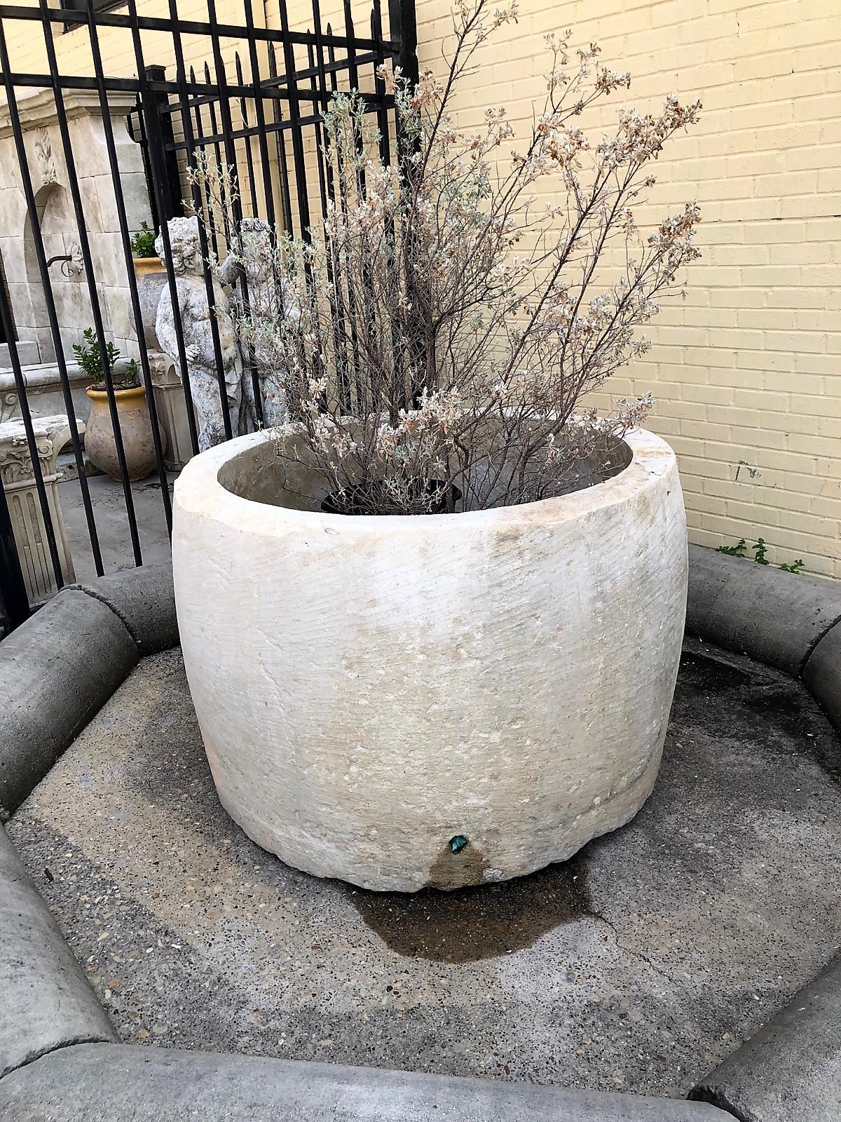 A large limestone planter to really add some style to your landscape

Origin: France

1780.

Measurements: 46