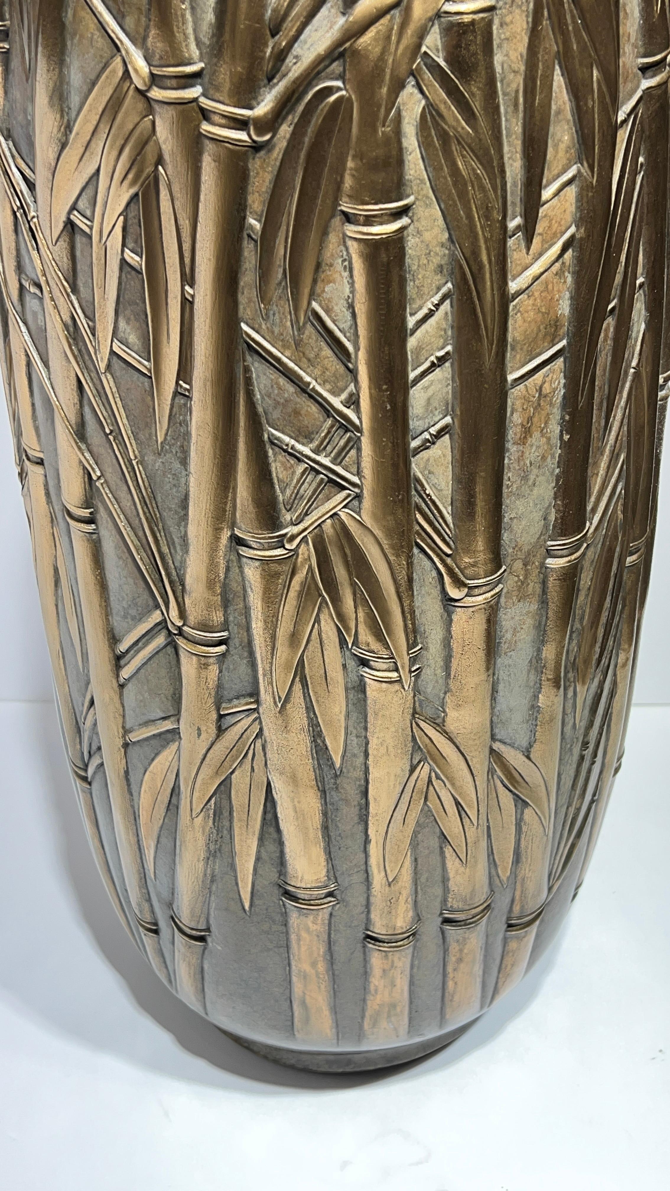 Meiji Grande vaso di bronzo in edizione limitata raffigurante un bambù in stile giapponese in vendita