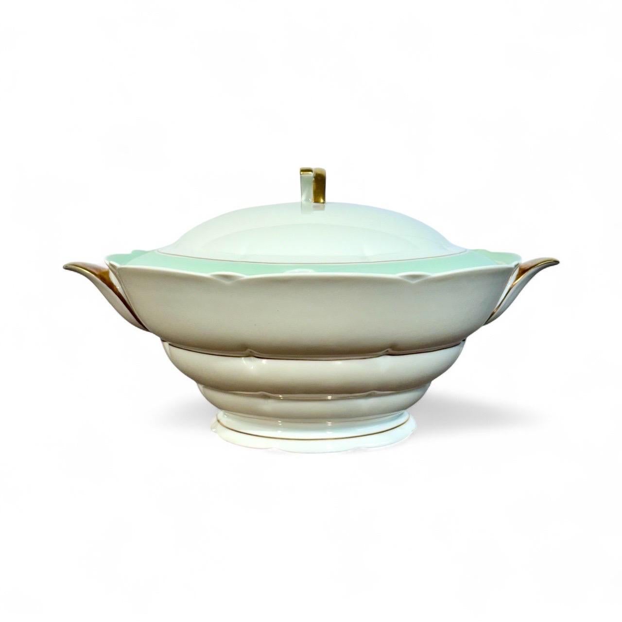 Großes Limoges-Tafelservice von A. Lanternier, Grün & Gold, um 1920 im Angebot 4