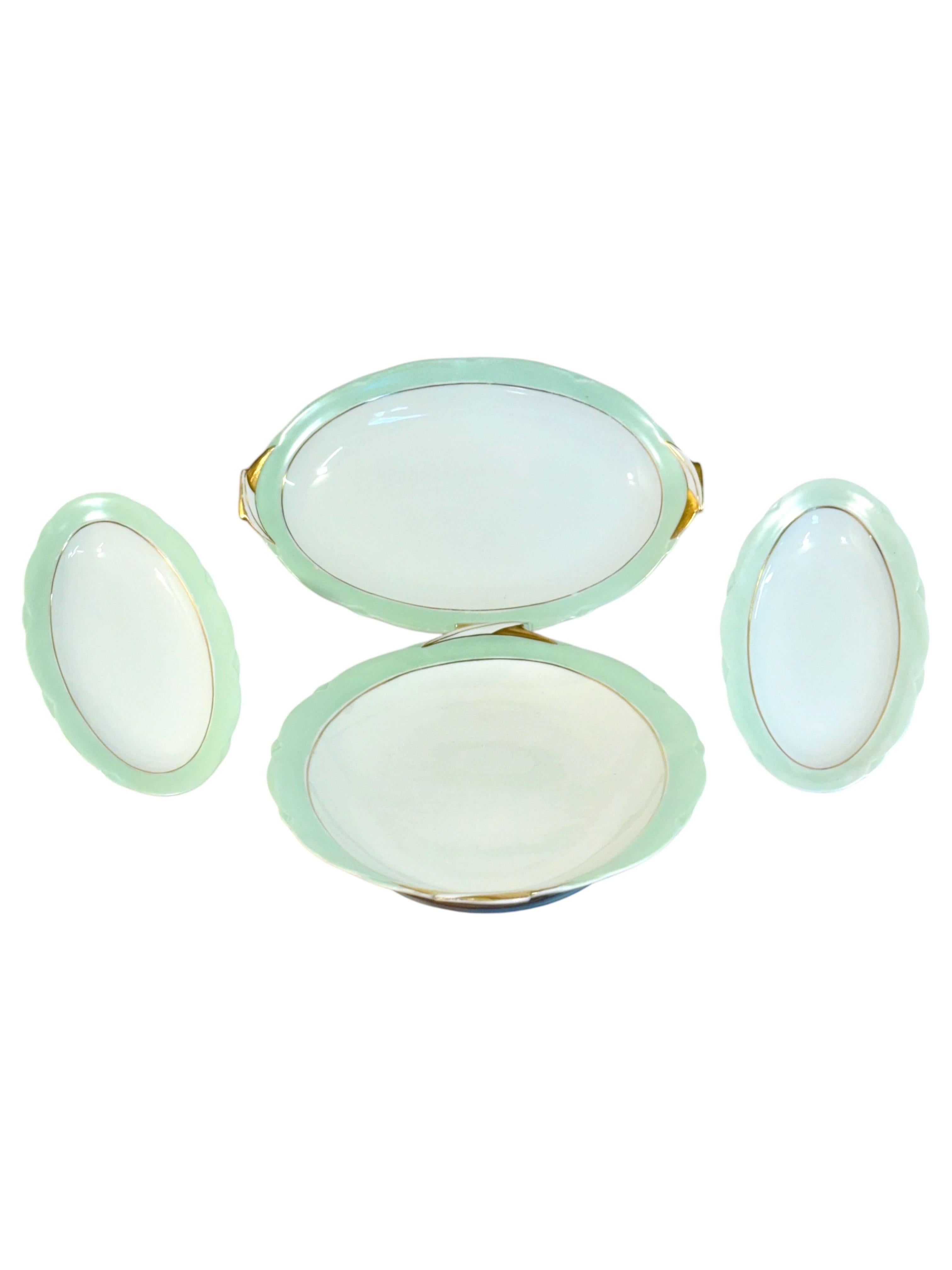 Großes Limoges-Tafelservice von A. Lanternier, Grün & Gold, um 1920 im Angebot 10