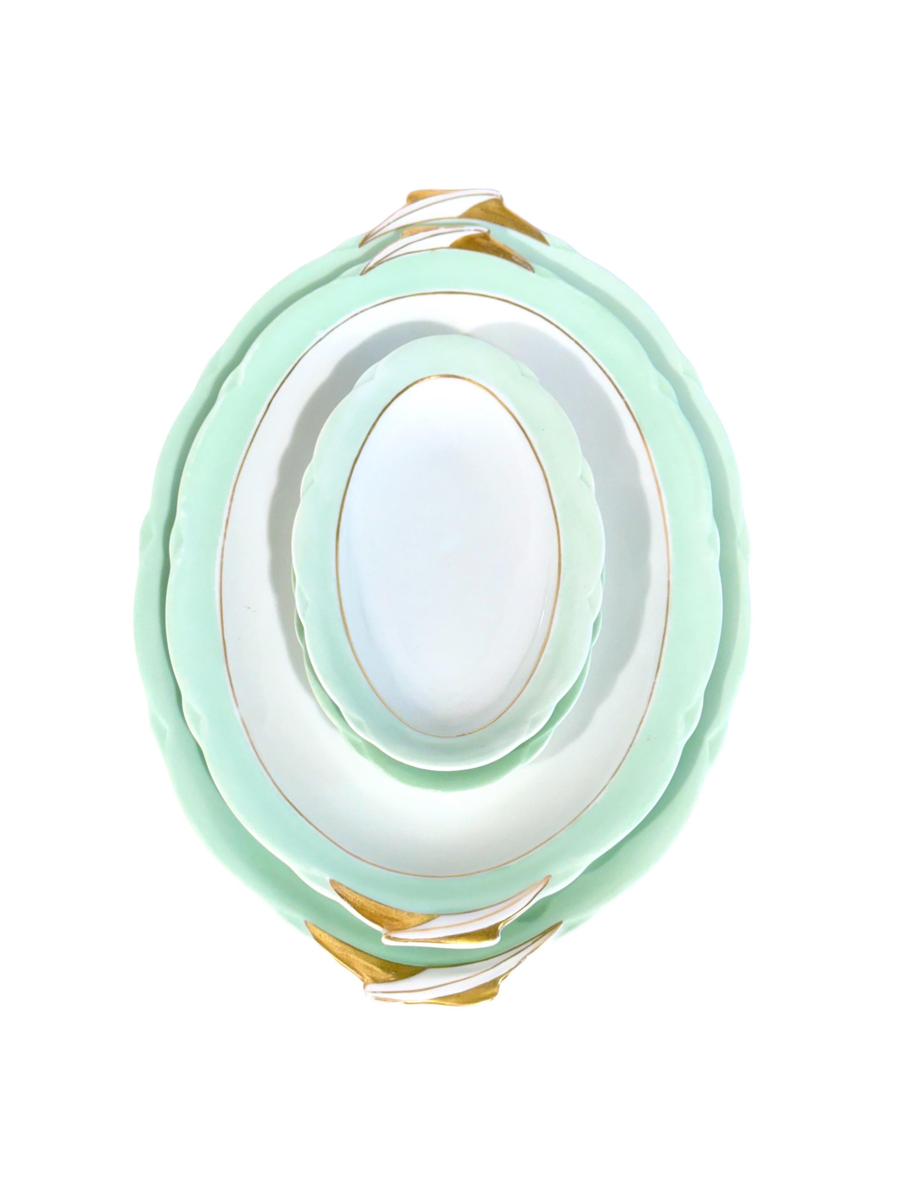 Großes Limoges-Tafelservice von A. Lanternier, Grün & Gold, um 1920 im Angebot 11