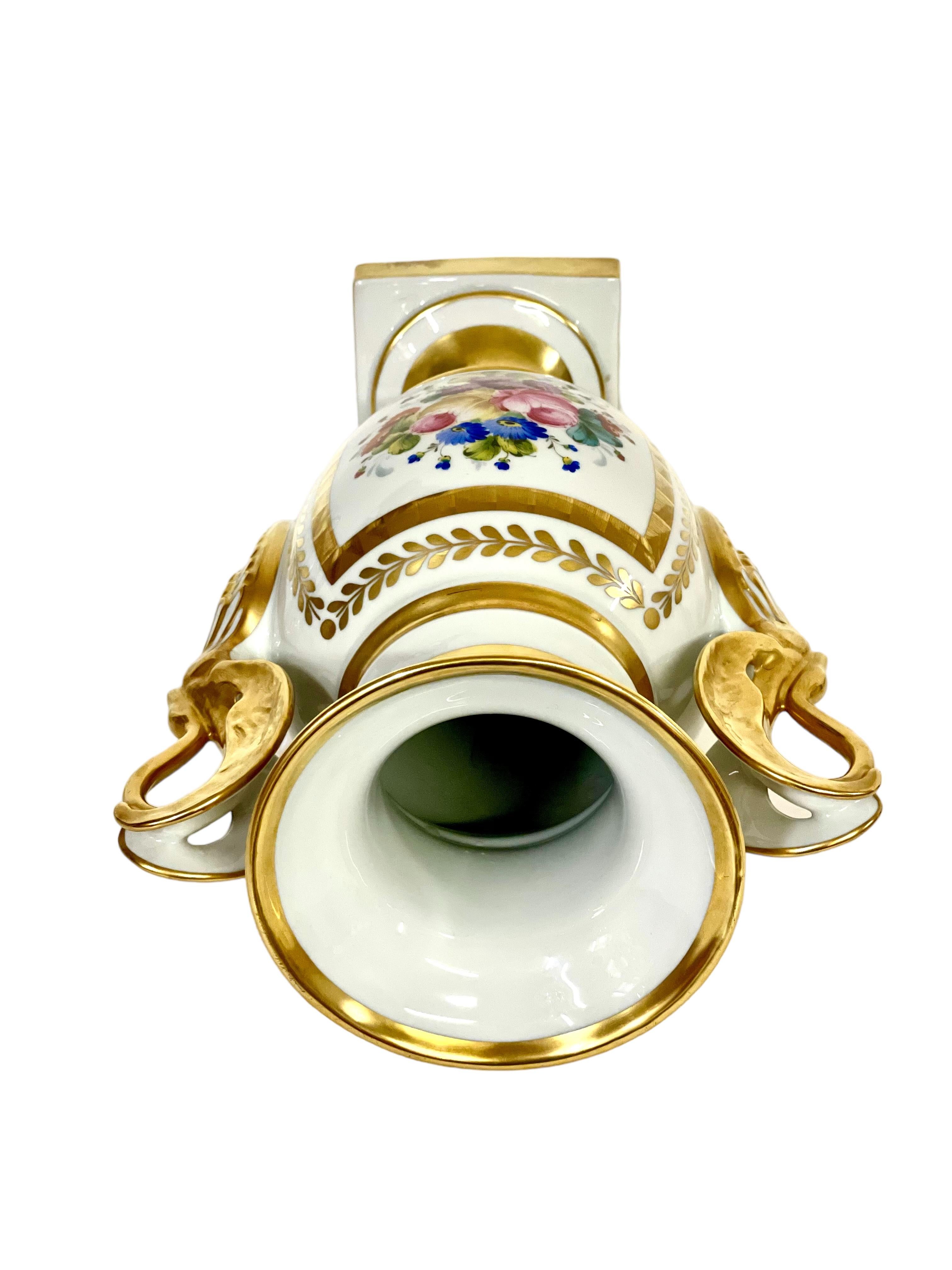 Jarrón balaustre dorado de porcelana francesa de Limoges  siglo XX en venta