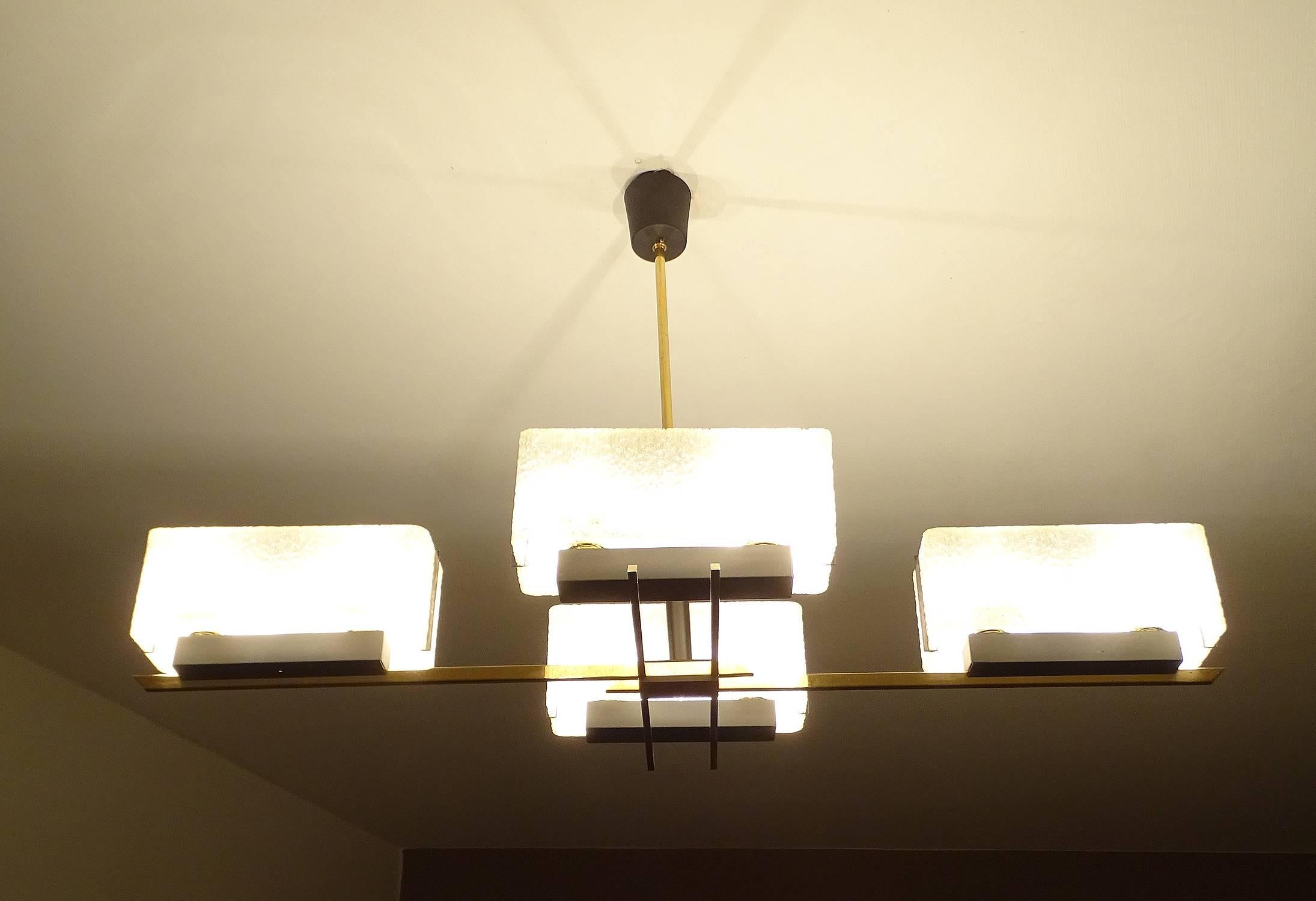 Large Linear Modernist Maison Arlus Brass Chandelier, Stilnovo Gio Ponti Era In Excellent Condition In Bremen, DE
