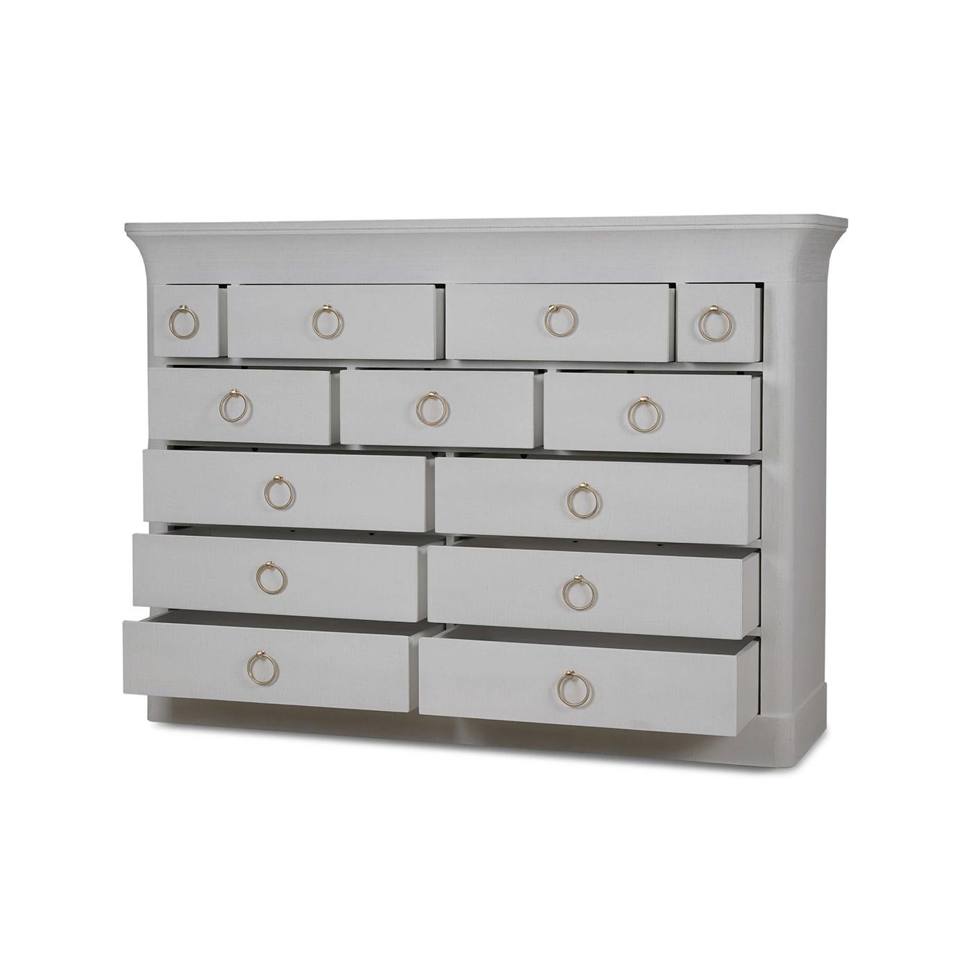 Moderne Grande commode enveloppée de lin en vente