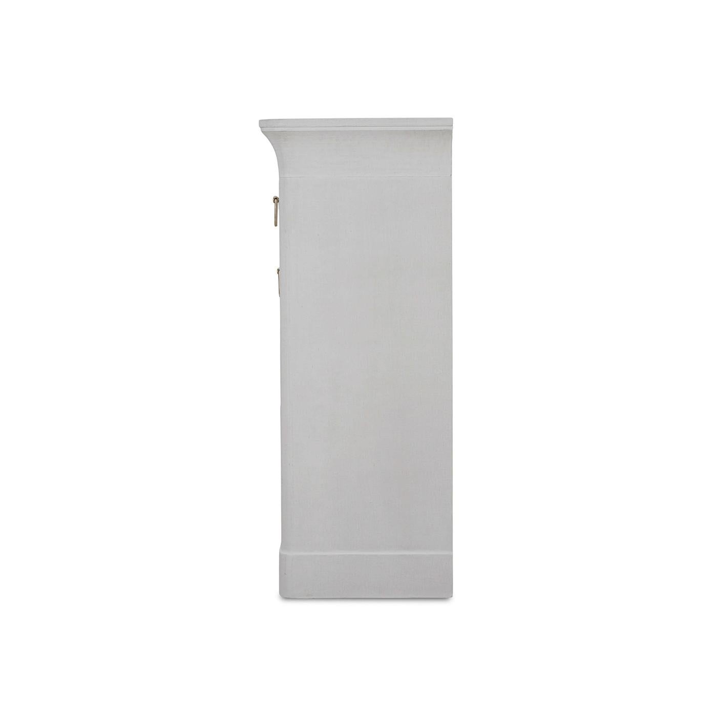 Asiatique Grande commode enveloppée de lin en vente