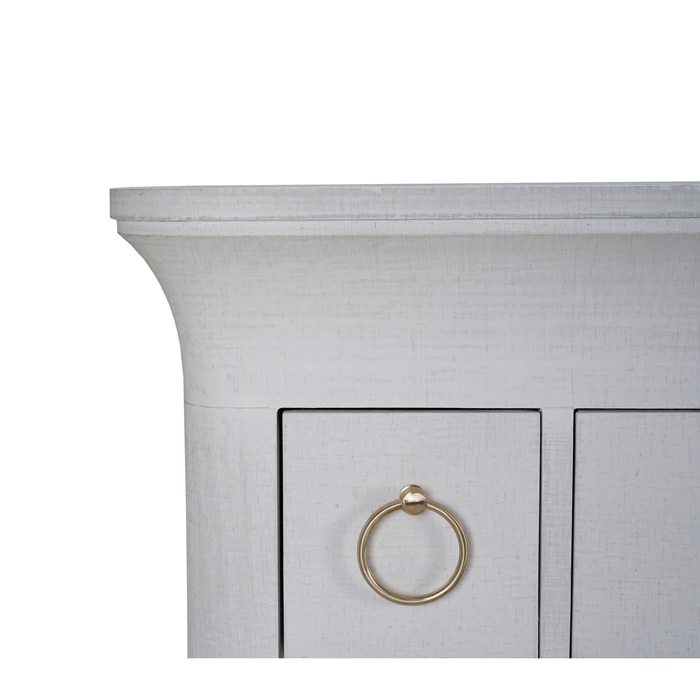 Lin Grande commode enveloppée de lin en vente