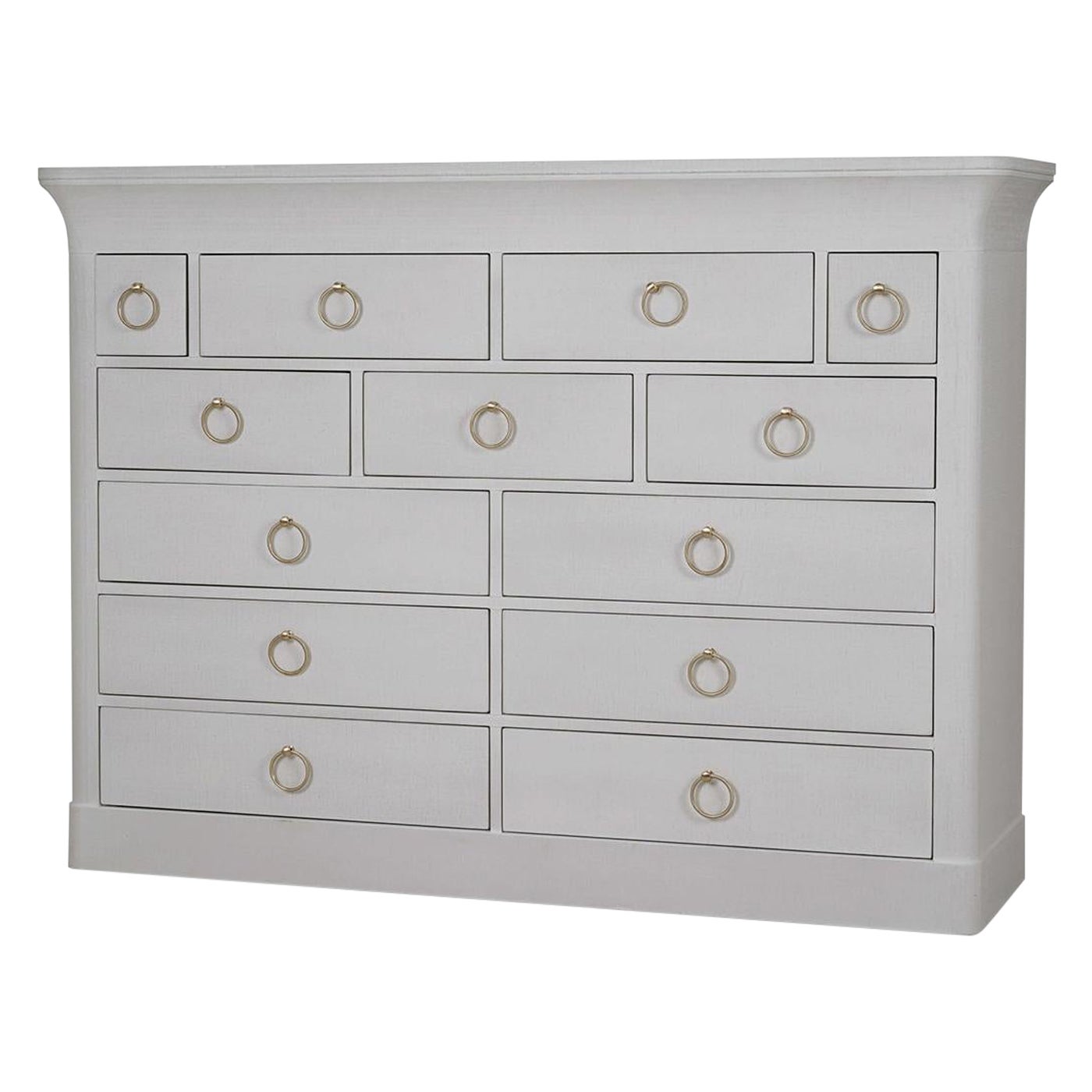 Grande commode enveloppée de lin en vente