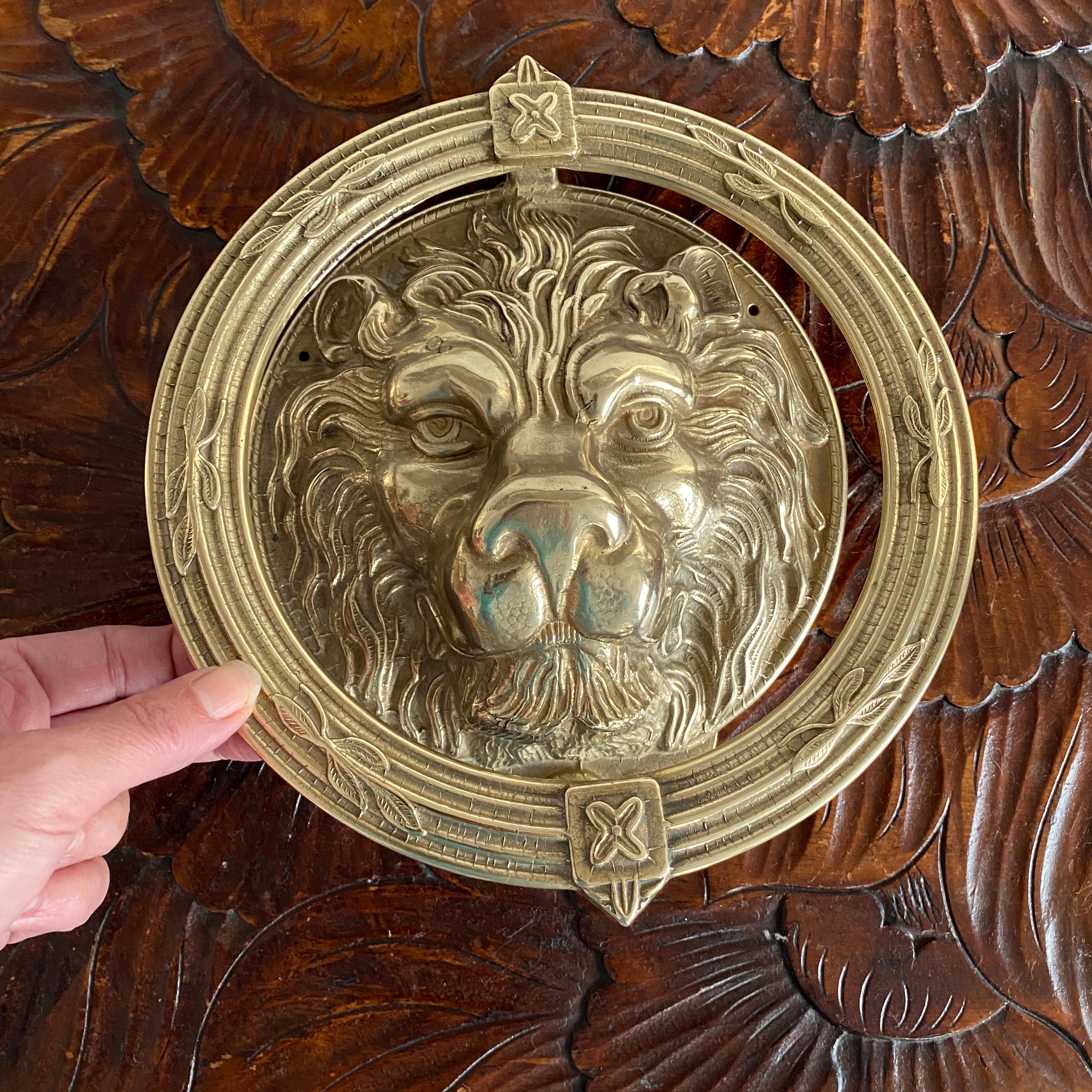 Large Lion's Head Door Knocker In Brass, England 6
