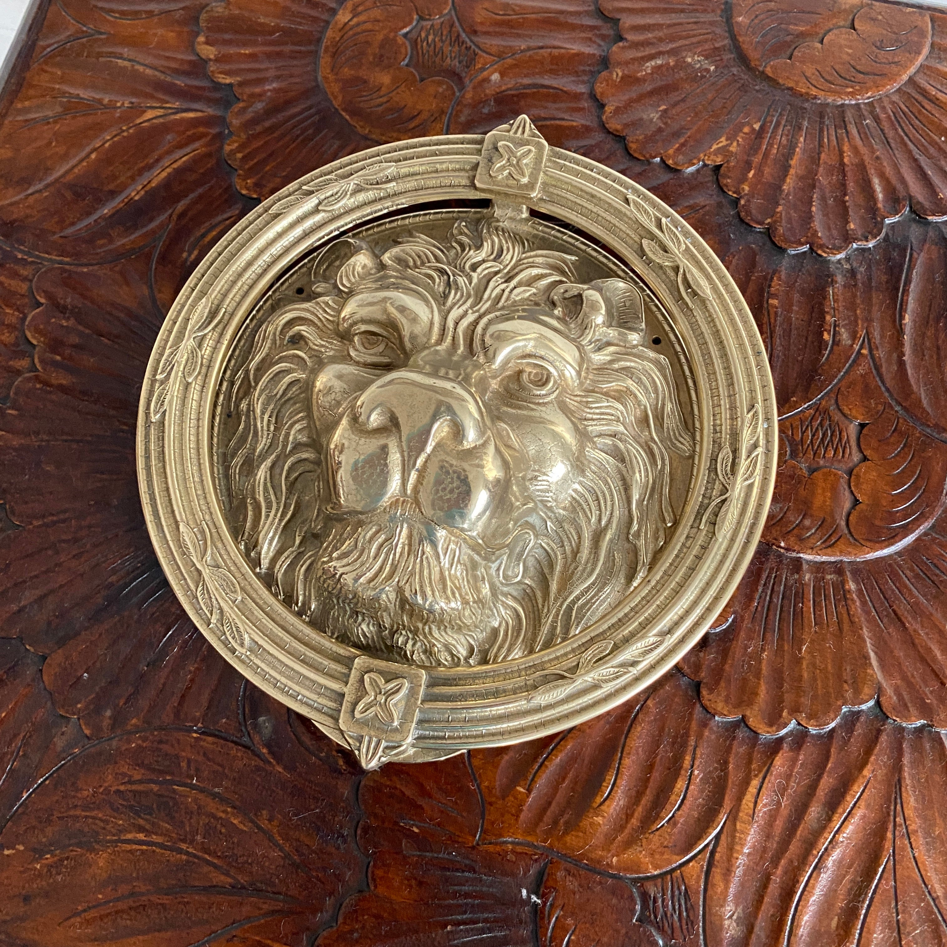 Large Lion's Head Door Knocker In Brass, England In Good Condition In Haddonfield, NJ