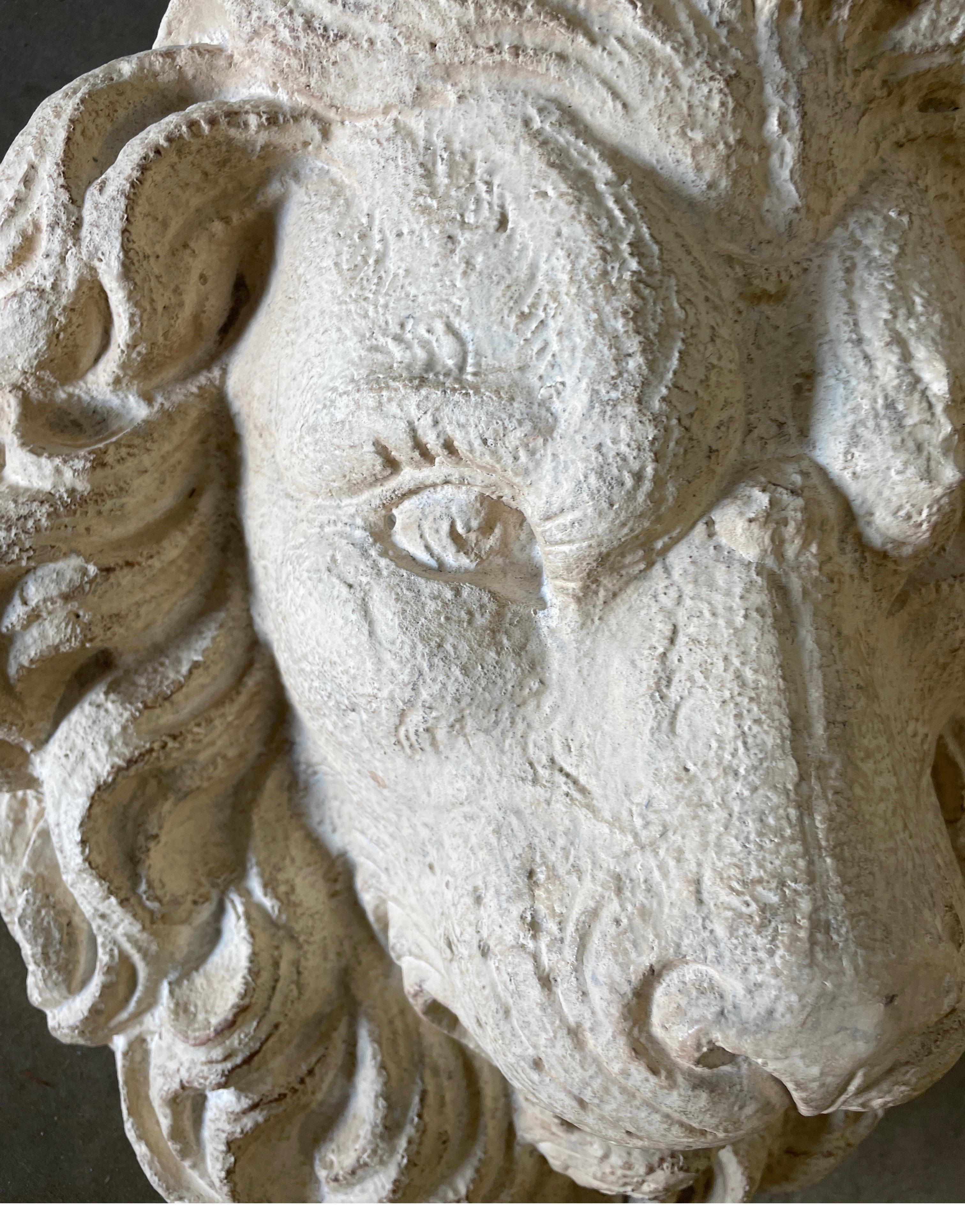 Grande sculpture de tête de lion Bon état - En vente à West Palm Beach, FL