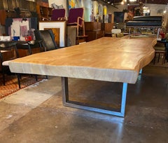 Grande table à bord vif