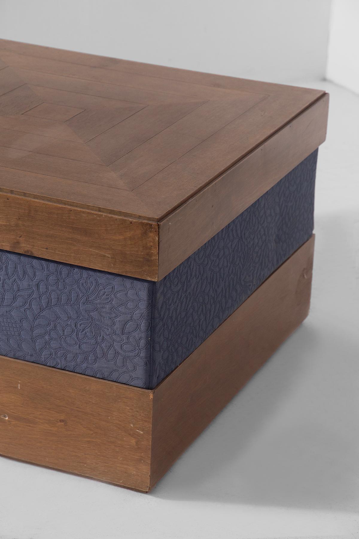 Mid-Century moderno Large living room center table by Paolo Buffa in blue velvet in vendita
