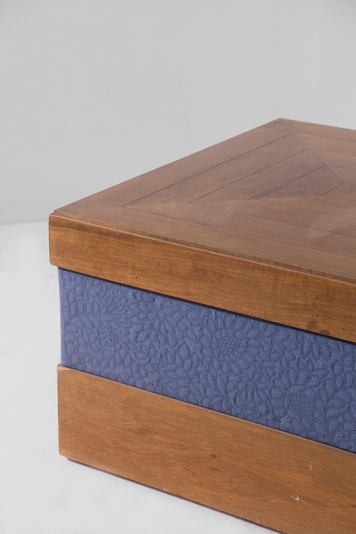 Italian Large living room center table by Paolo Buffa in blue velvet in vendita