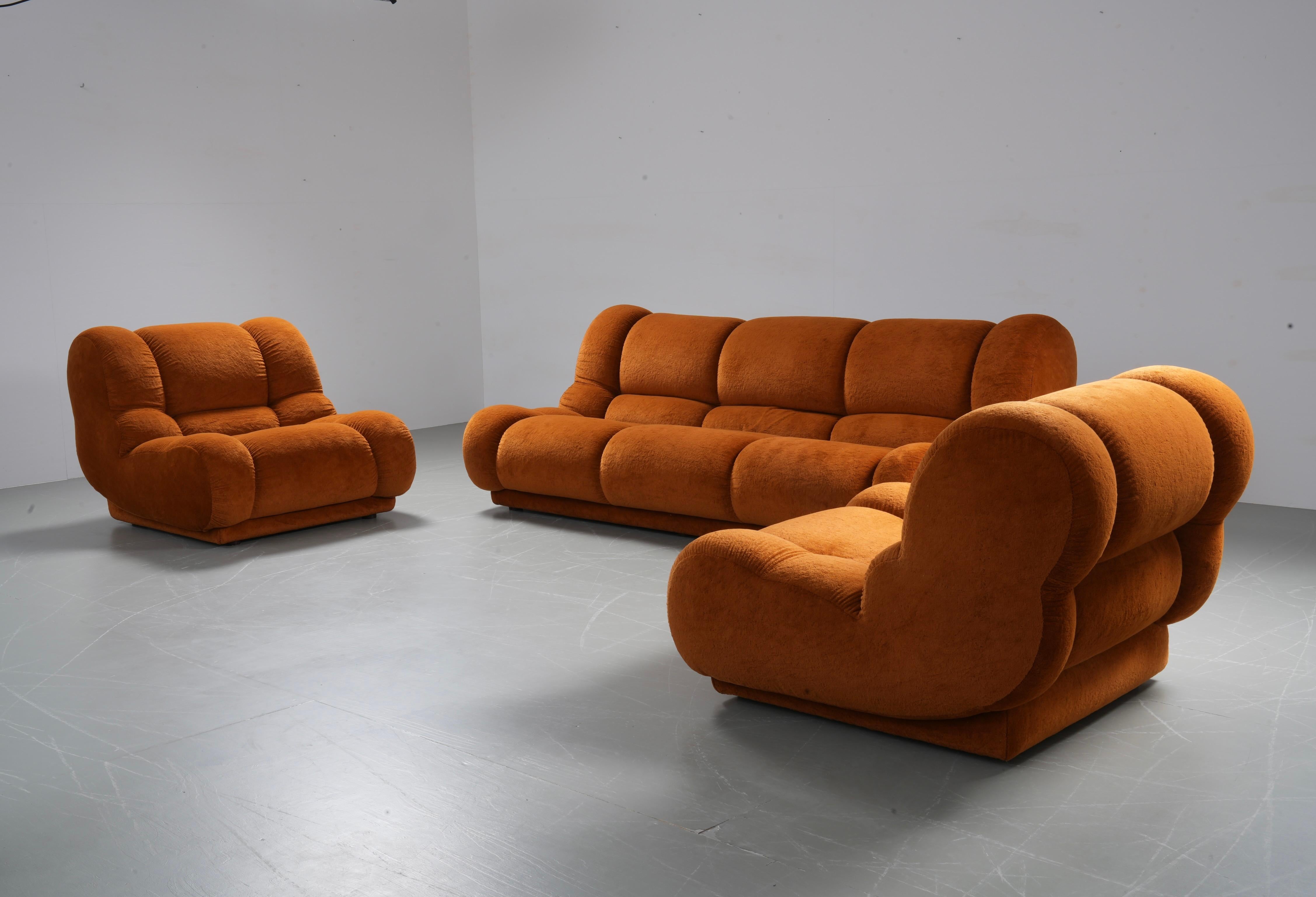 Large Living room set in orange / rusty brown Velvet, Italy, 1970's For Sale 6