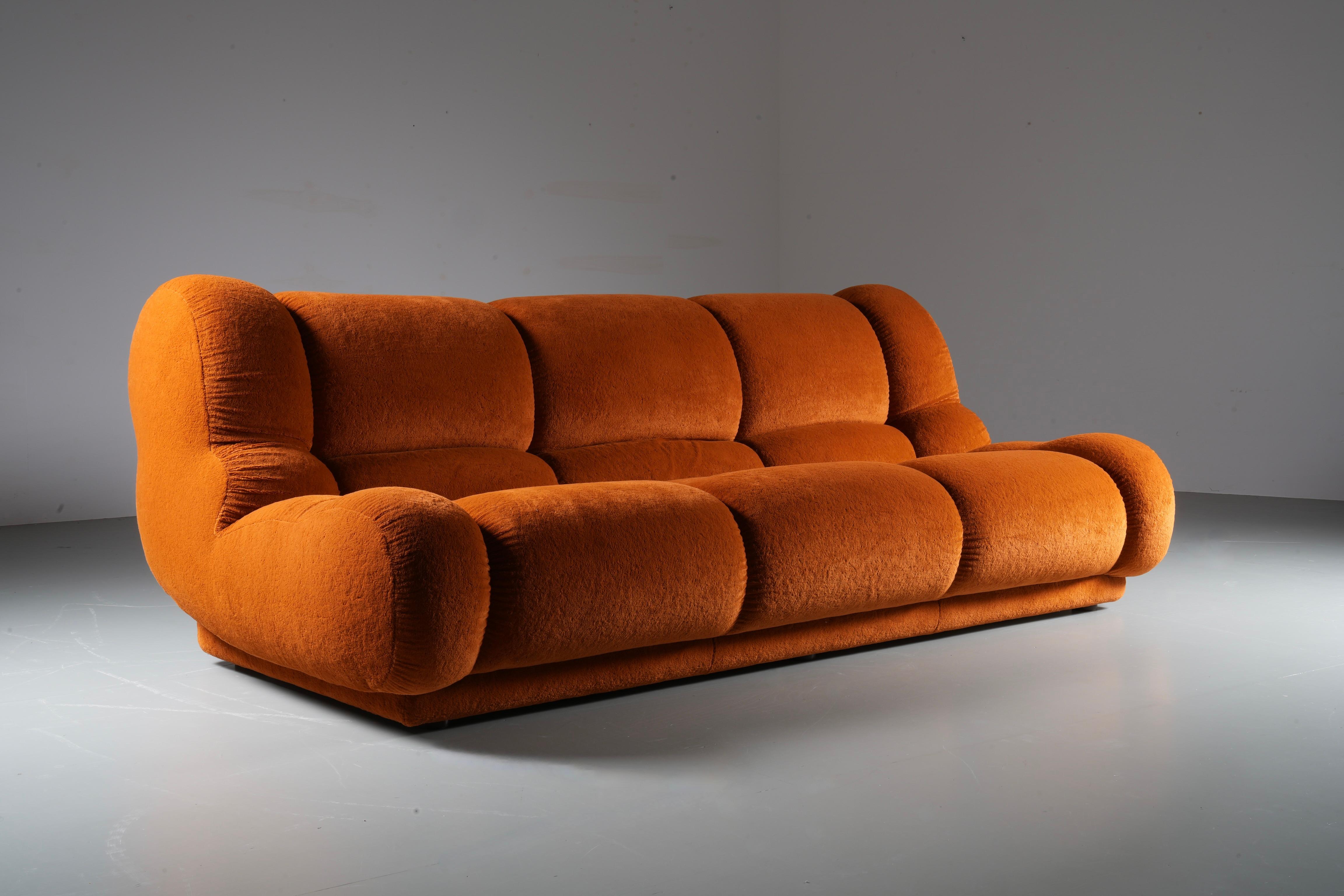 Mid-Century Modern Large Living room set in orange / rusty brown Velvet, Italy, 1970's For Sale