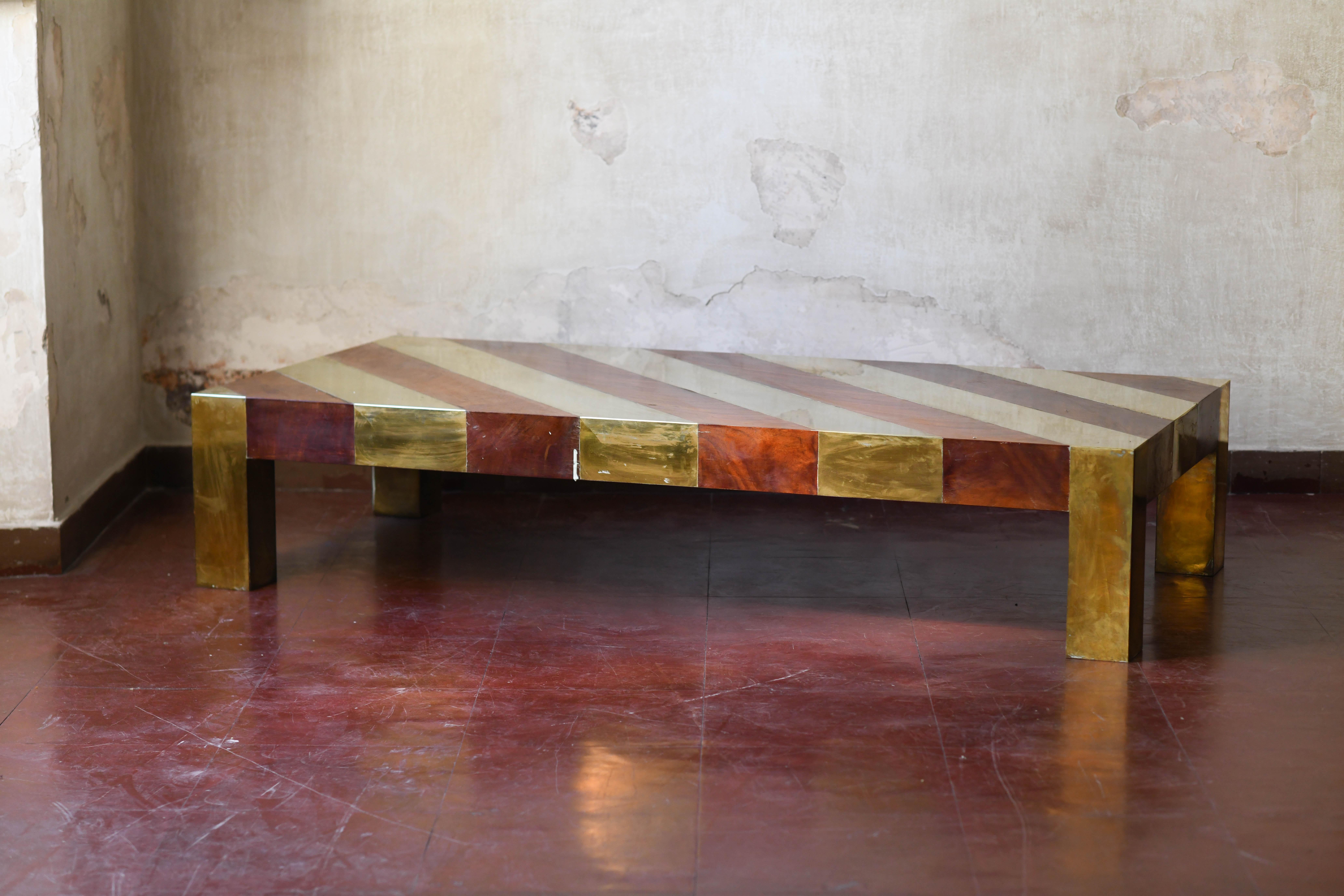 Large living room table in briar and brass, Italy 1970 In Good Condition In Roma, RM