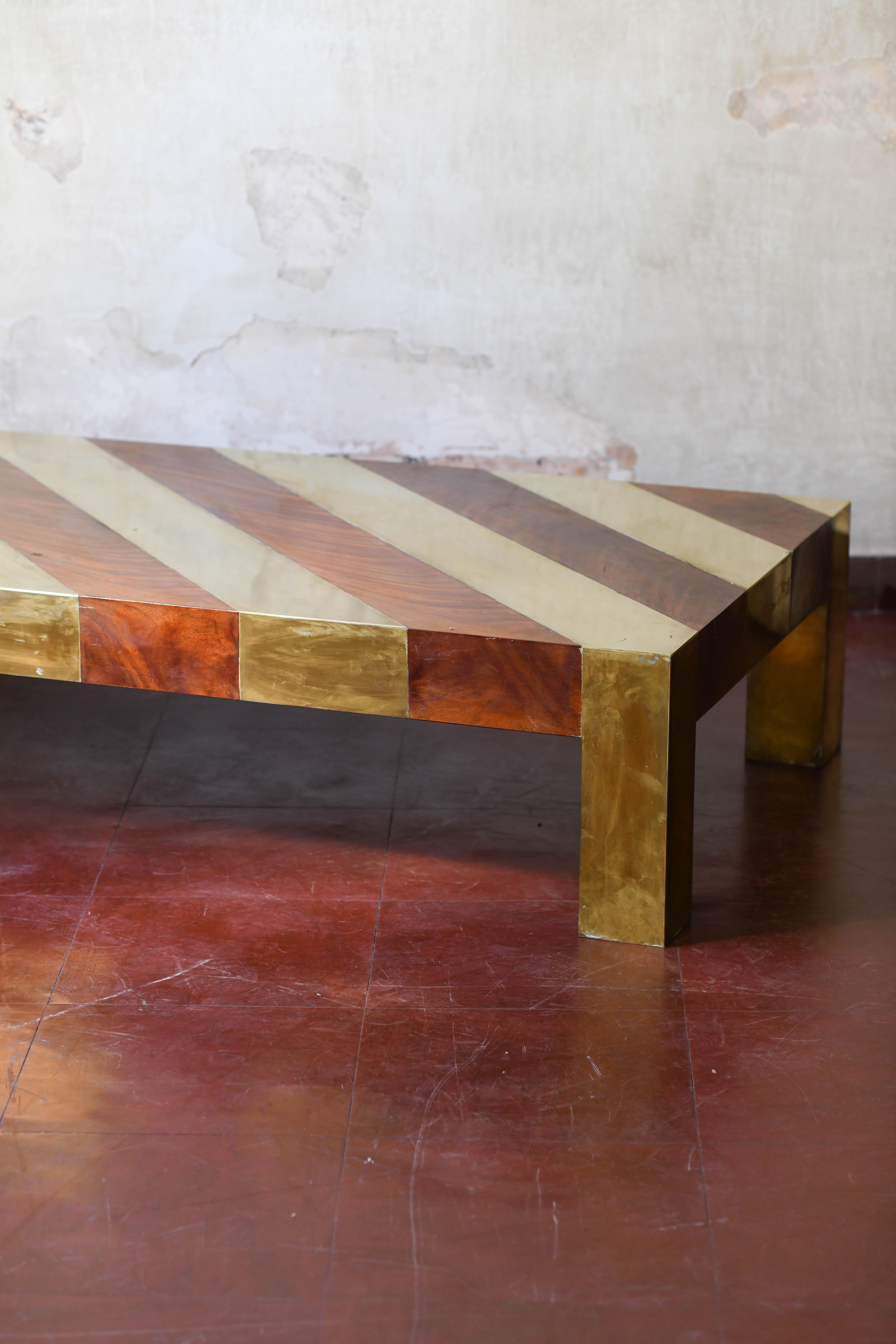 Late 20th Century Large living room table in briar and brass, Italy 1970
