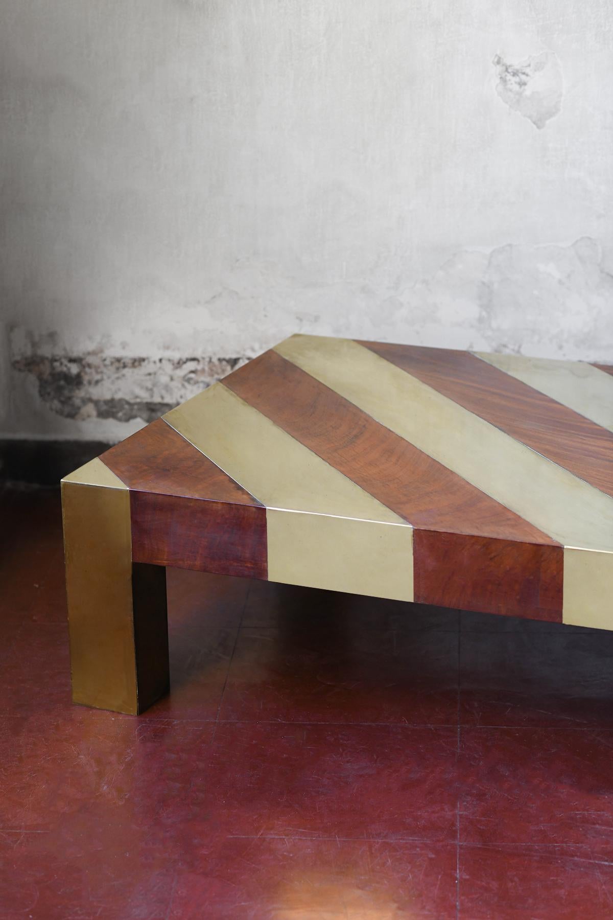Brass Large living room table in briar and brass, Italy 1970
