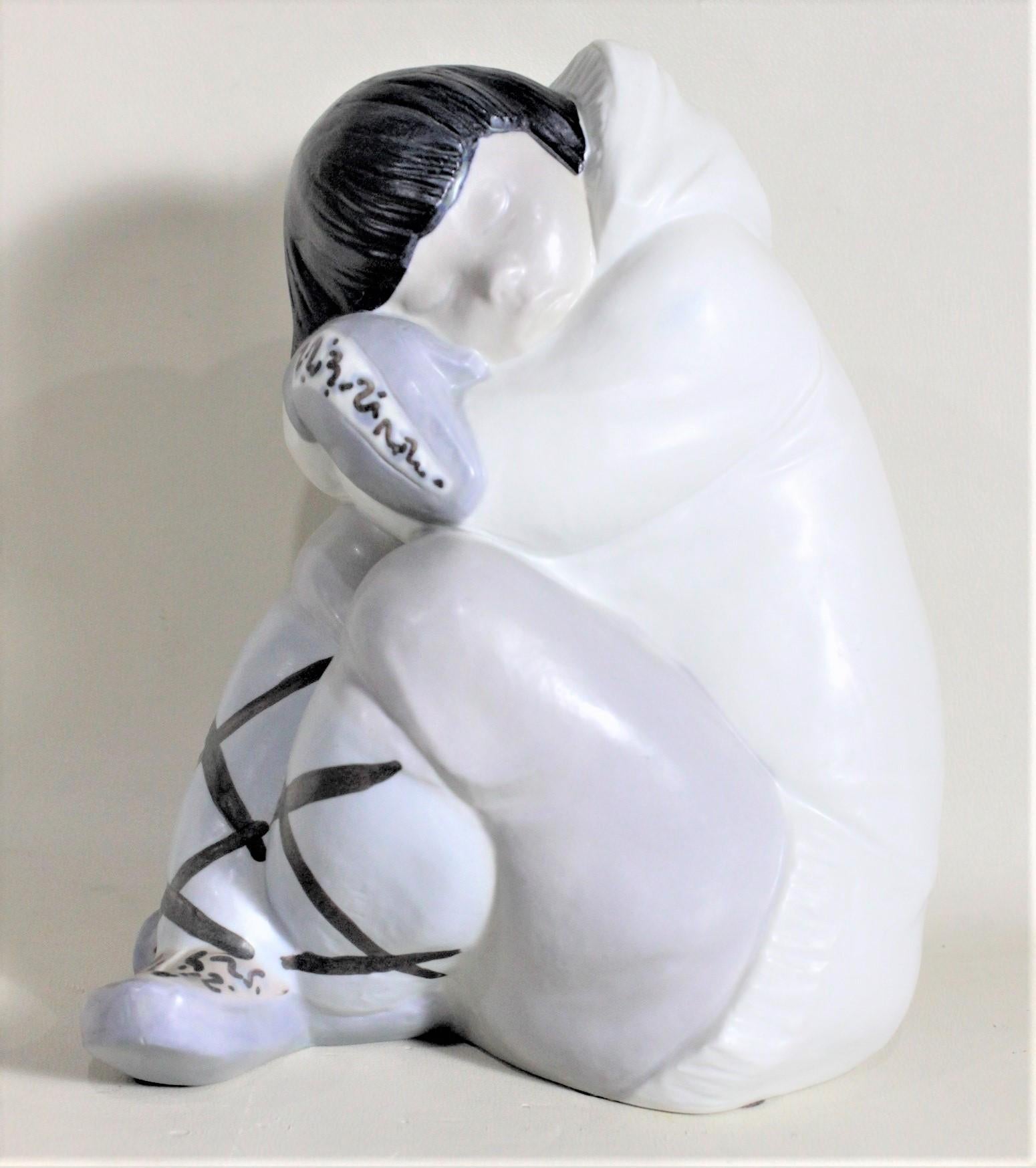 Große gekrümmte und ruhende Figur oder Skulptur, Lladro Yupik oder Inuit Junge (Indigene Kunst (Nord-/Südamerika)) im Angebot