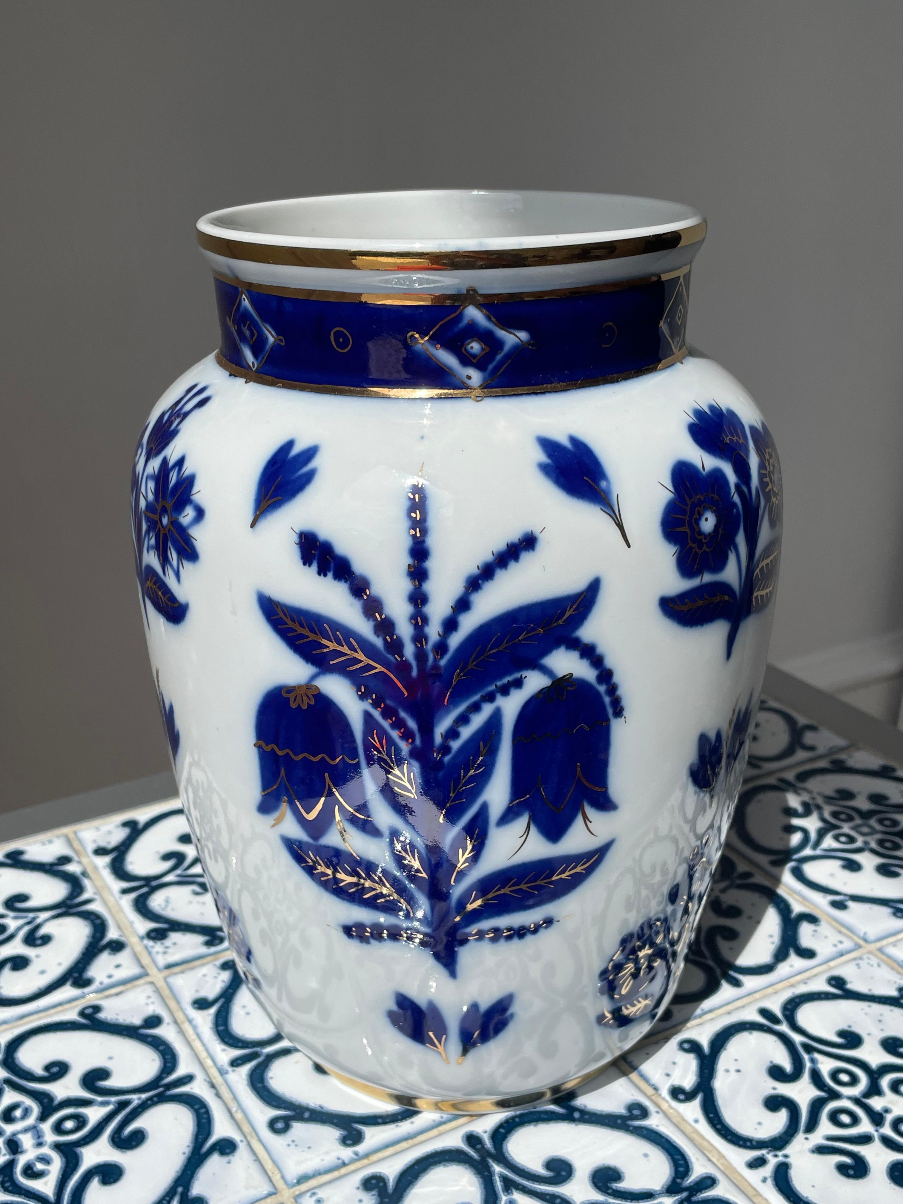 Large Lomonosov 22K Gold, Blue, White Porcelain Vase, USSR, 1950s For Sale 2