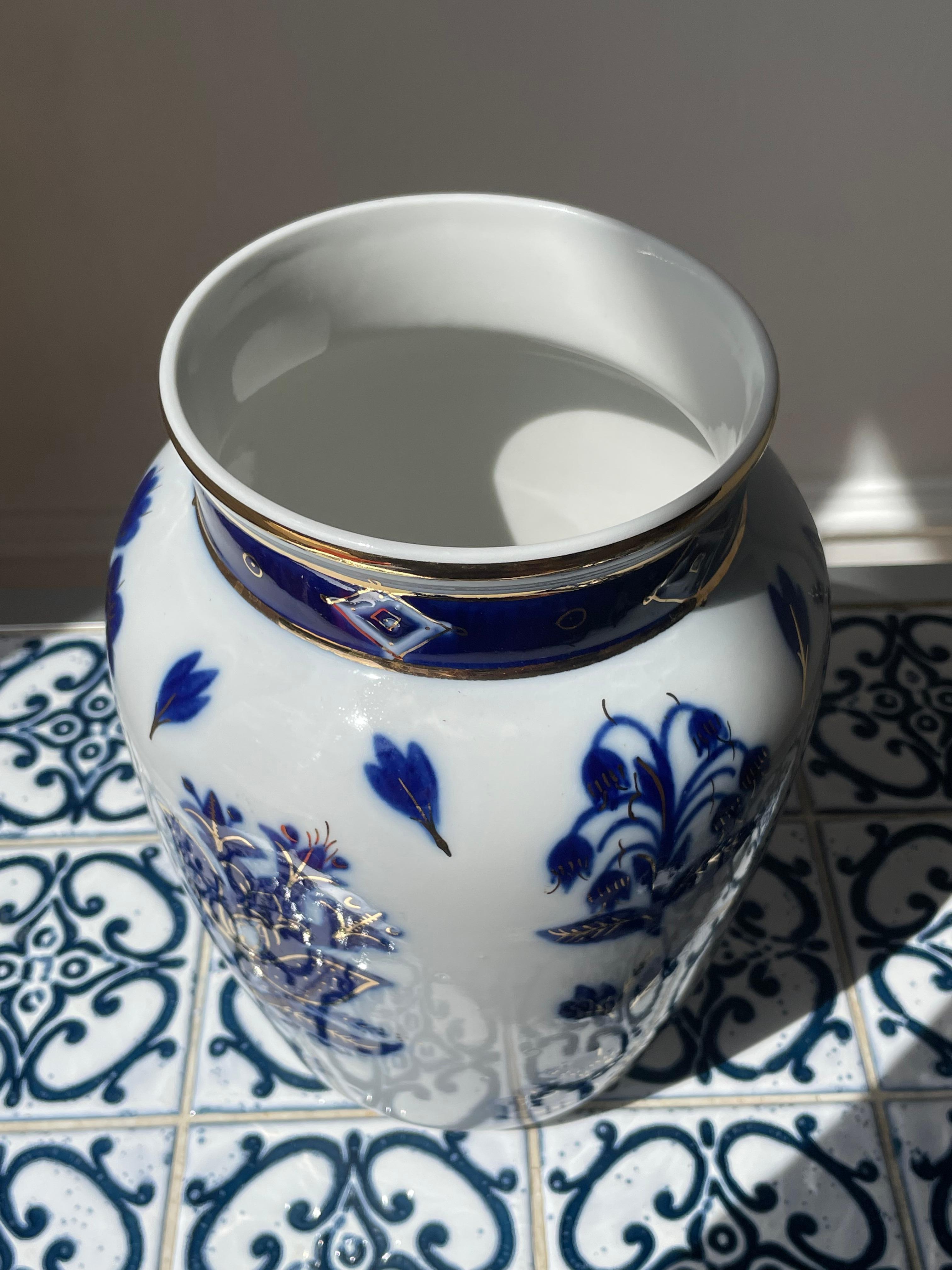 Large Lomonosov 22K Gold, Blue, White Porcelain Vase, USSR, 1950s For Sale 3