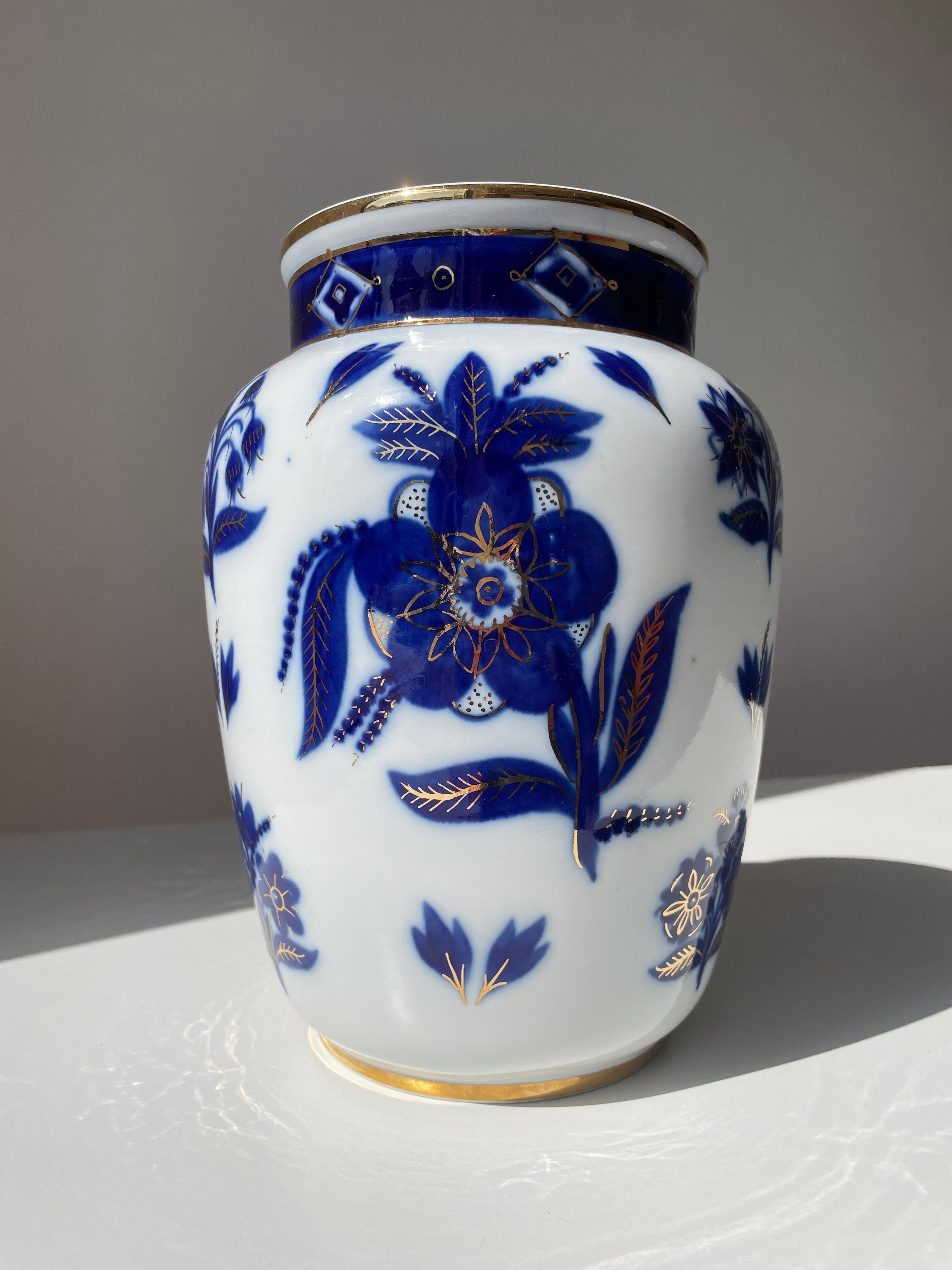 Mid-Century Modern Grand vase Lomonosov en or 22K, bleu et blanc en porcelaine, URSS, années 1950 en vente