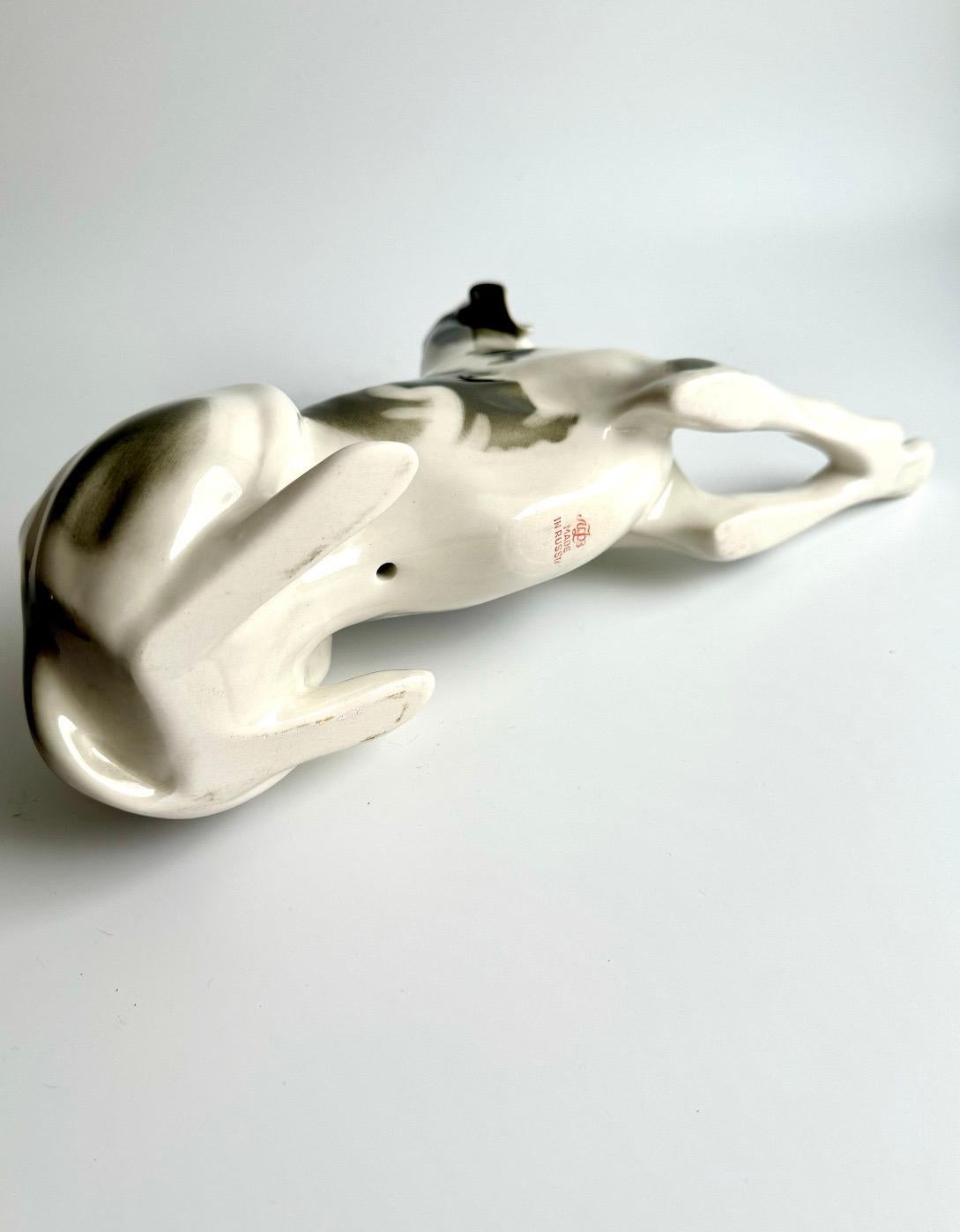 Large Lomonosov Russian Porcelain Black/ White English Pointer Dog Figurine In Good Condition In Fort Washington, MD